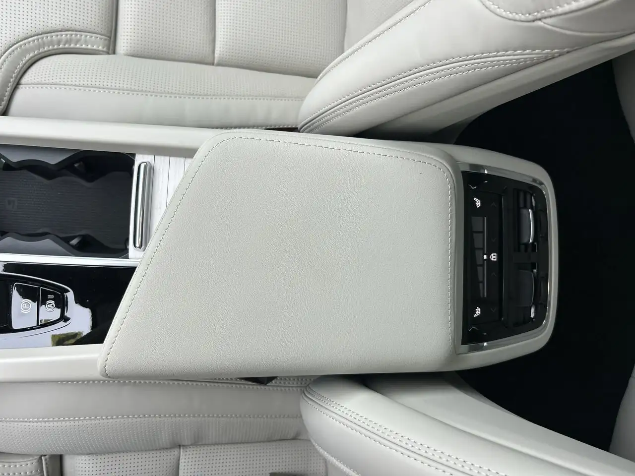 Volvo XC60 снимка Volvo XC60