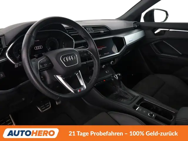 Audi Q3 view 11