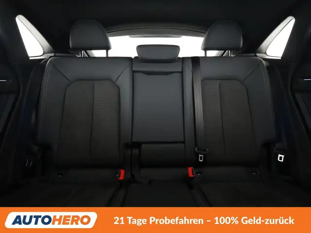 Audi Q3 view 15