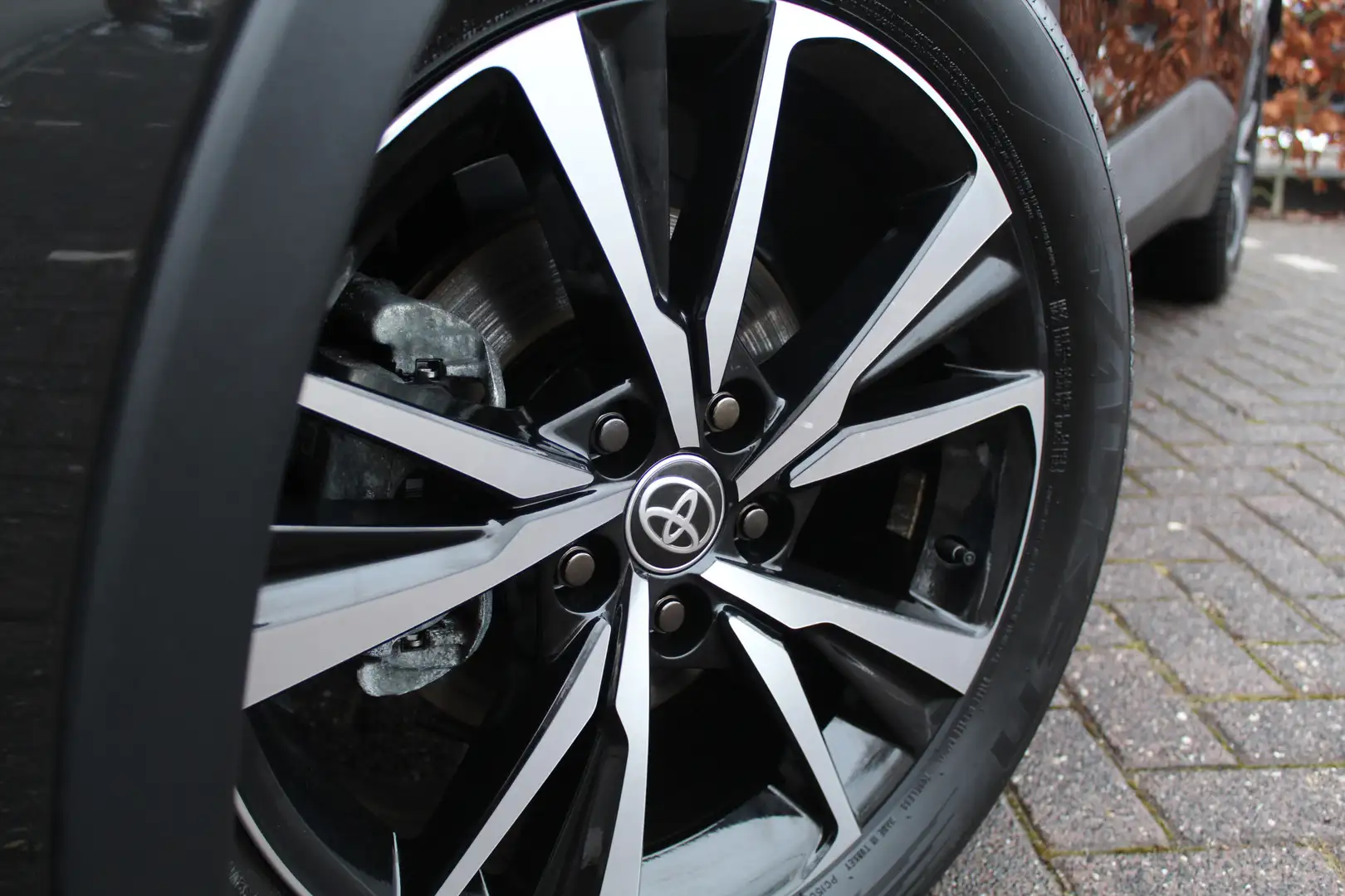 Toyota C-HR 1.8 Hybrid 140 First Edition | Rijklaar | Apple/An Schwarz - 2