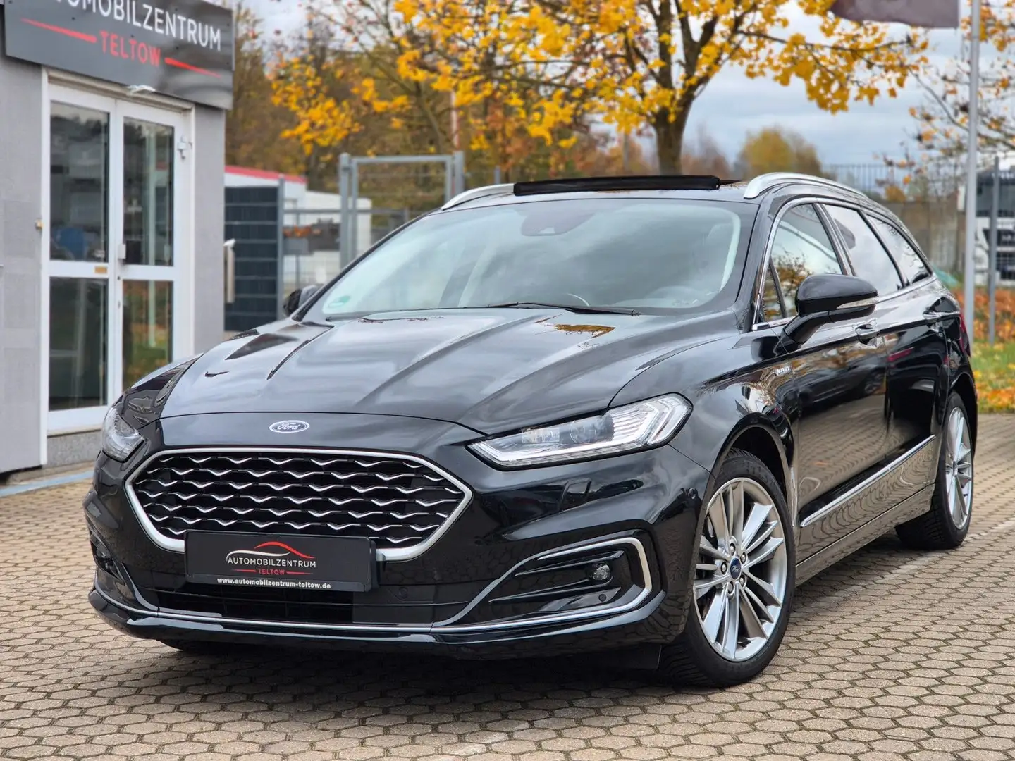 Ford Mondeo Turnier 2.0 EcoBlue Vignale 1.Hand Schwarz - 1