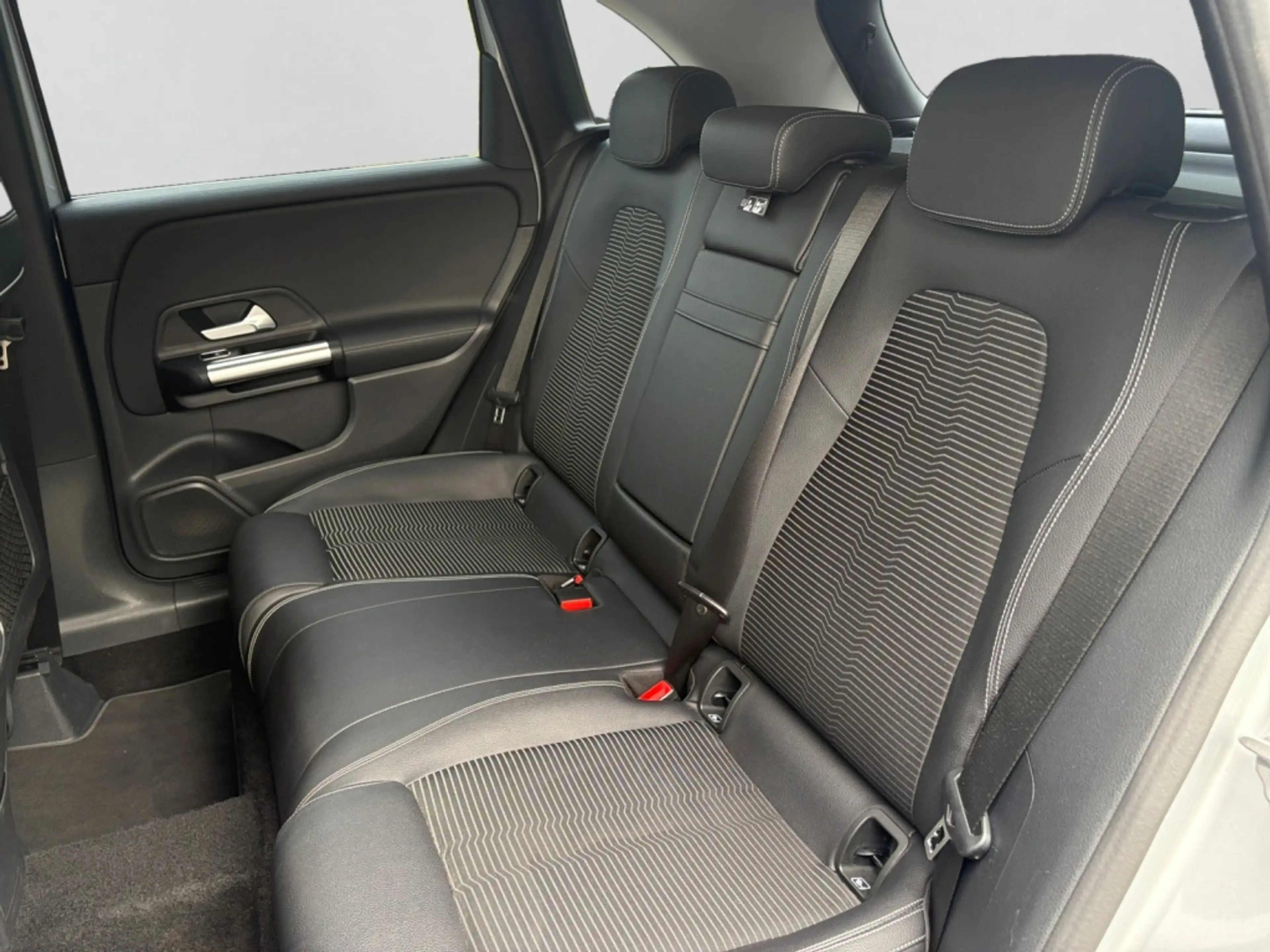 Mercedes-Benz B 250 PROGRESSIVE|LED|AMBI|KAM|PDC|AHK|TEMP|SHZ — photo 14