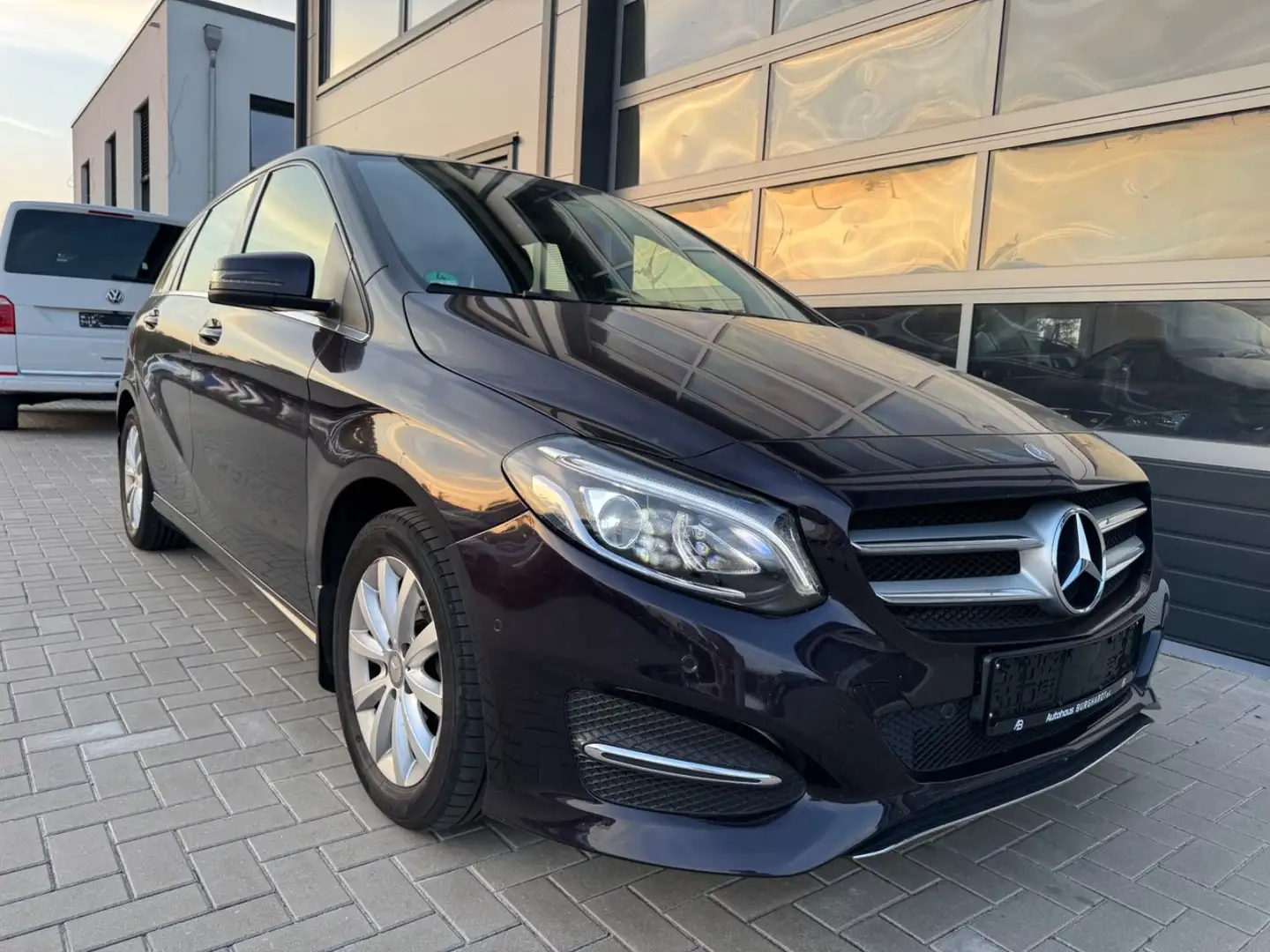 Mercedes-Benz B 200 LED KAMERA SPORTSITZE FACELIFT Violett - 1