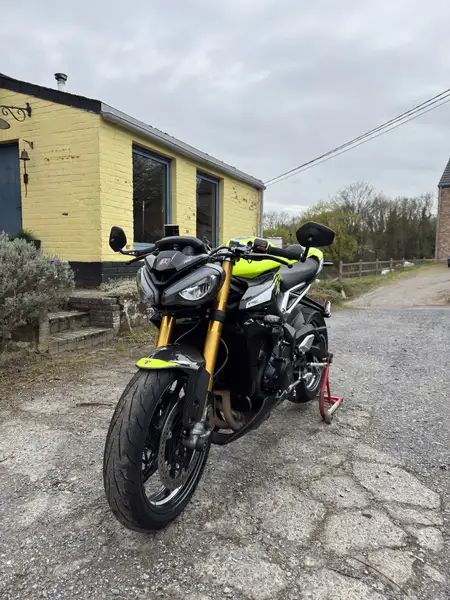 Triumph Street Triple RS - foto 3
