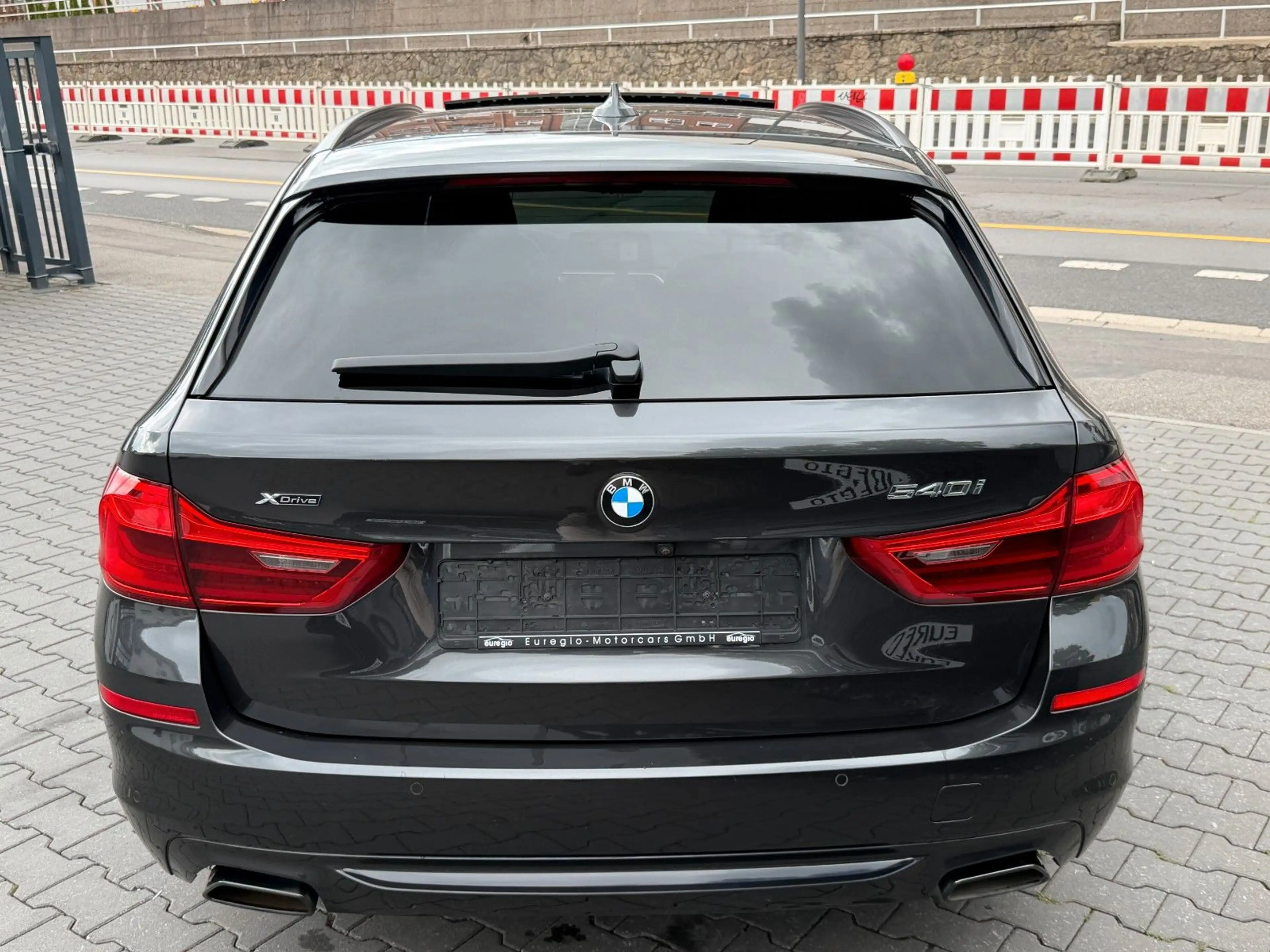 BMW 540 i xDrive Sport Line Aut. Head Up - LED /// — photo 10