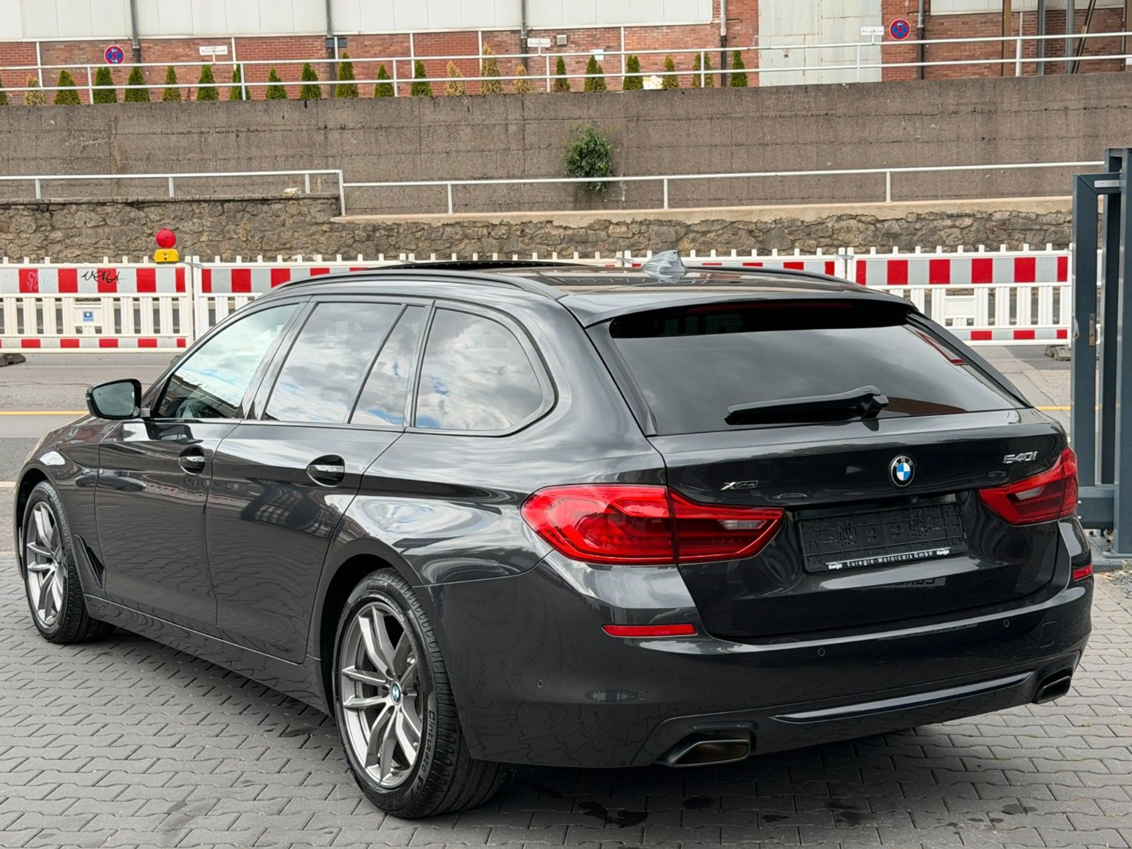 BMW 540 i xDrive Sport Line Aut. Head Up - LED /// — photo 9