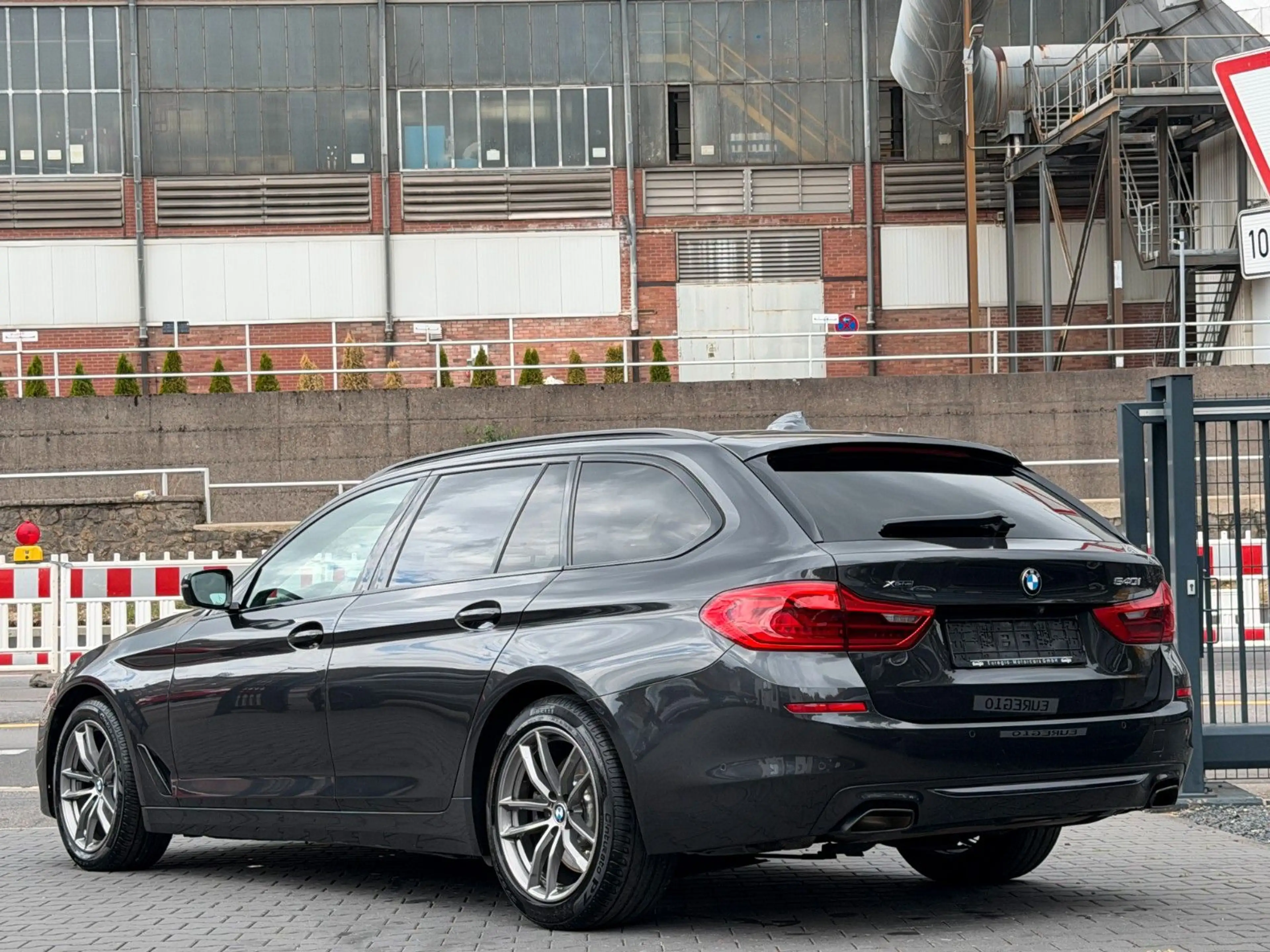 BMW 540 i xDrive Sport Line Aut. Head Up - LED /// — photo 8