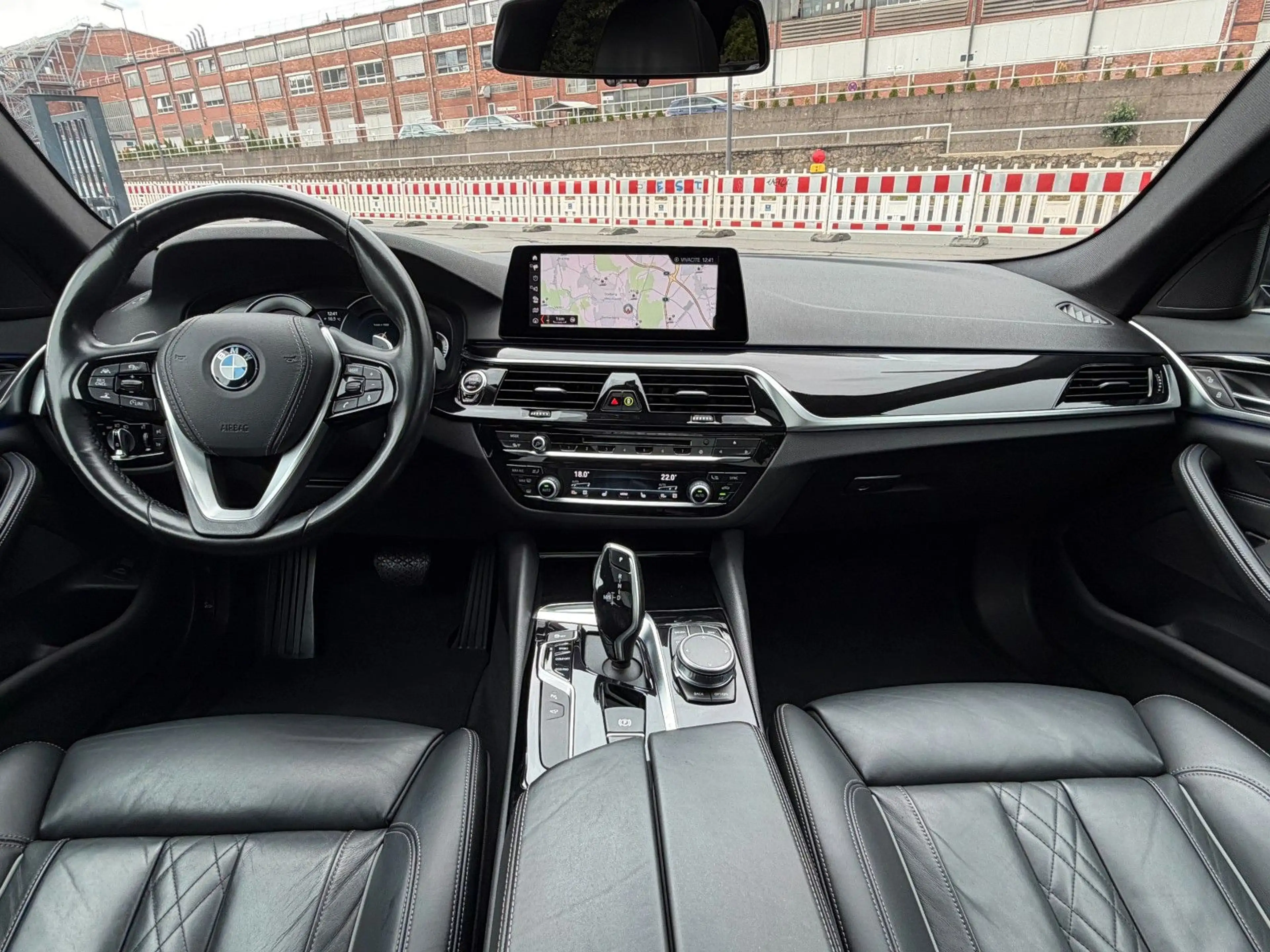 BMW 540 i xDrive Sport Line Aut. Head Up - LED /// — photo 14