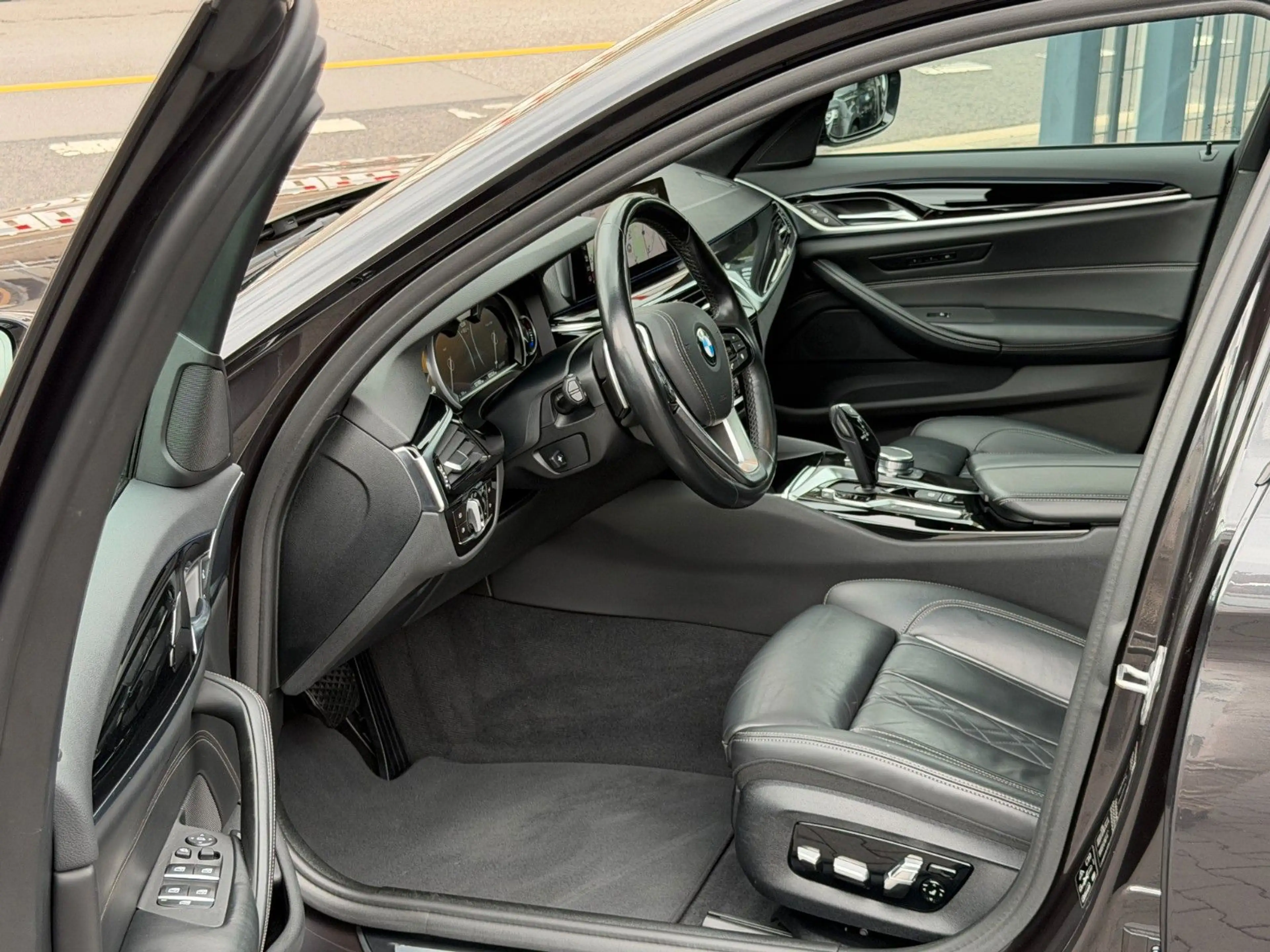 BMW 540 i xDrive Sport Line Aut. Head Up - LED /// — photo 12