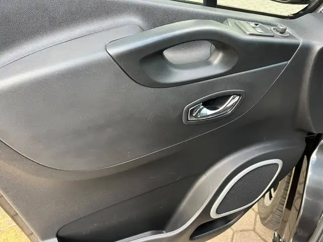 Opel Vivaro view 15