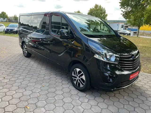 Opel Vivaro view 2