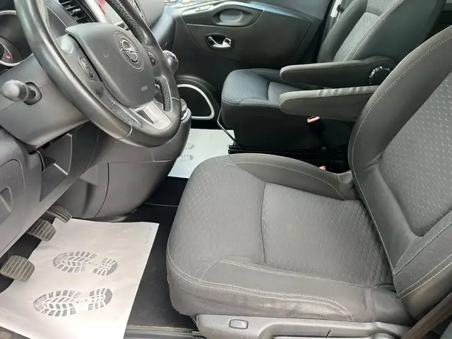 Opel Vivaro view 9