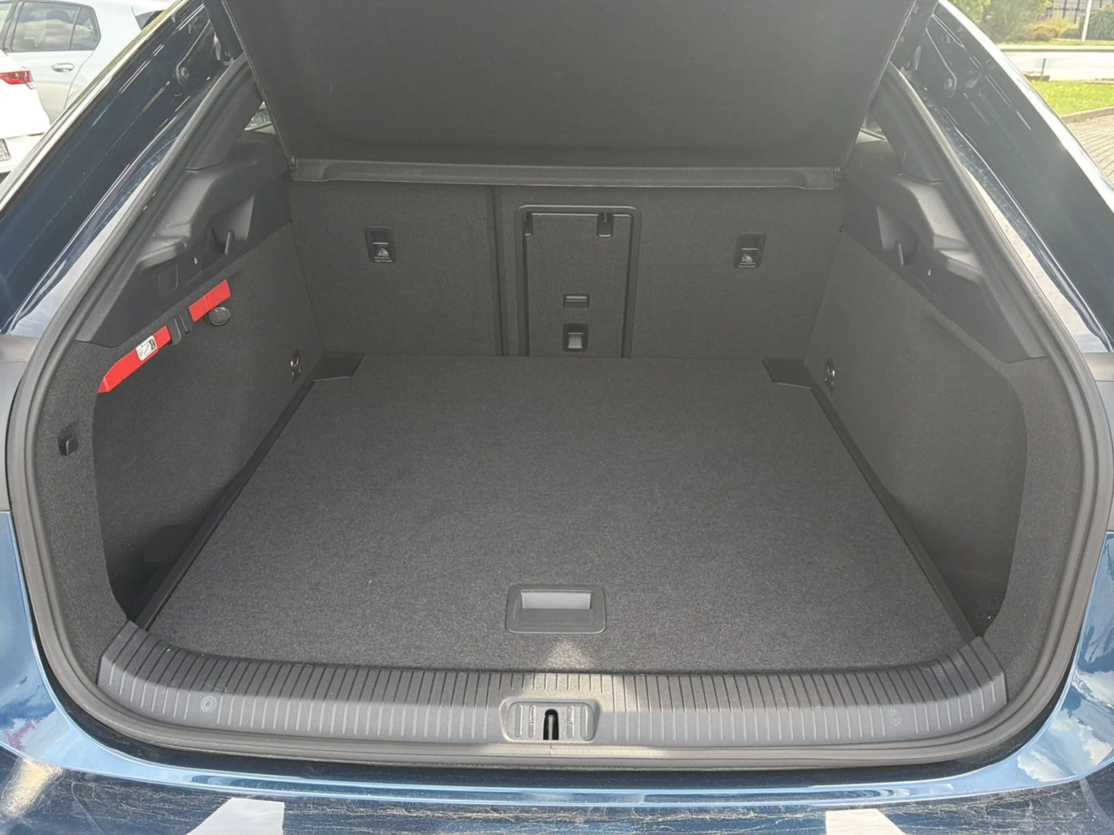 Volkswagen ID.7 Pro 77kWh RüKa SiHz WäPu Matrix Ambiente — photo 12