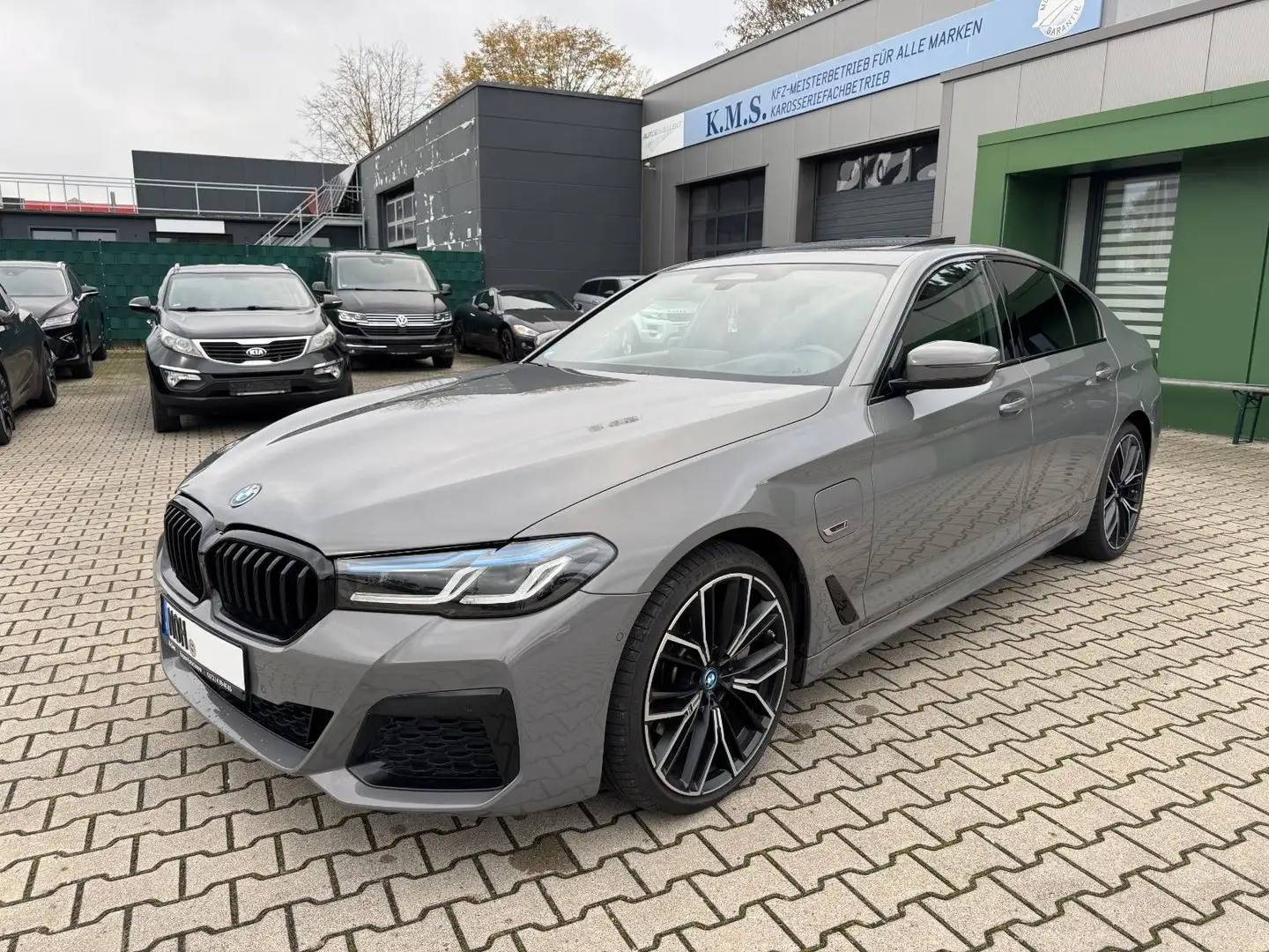 BMW 545 e xDrive M Sport*Bowers*Laser*Massage*360°Kam Gris - 1