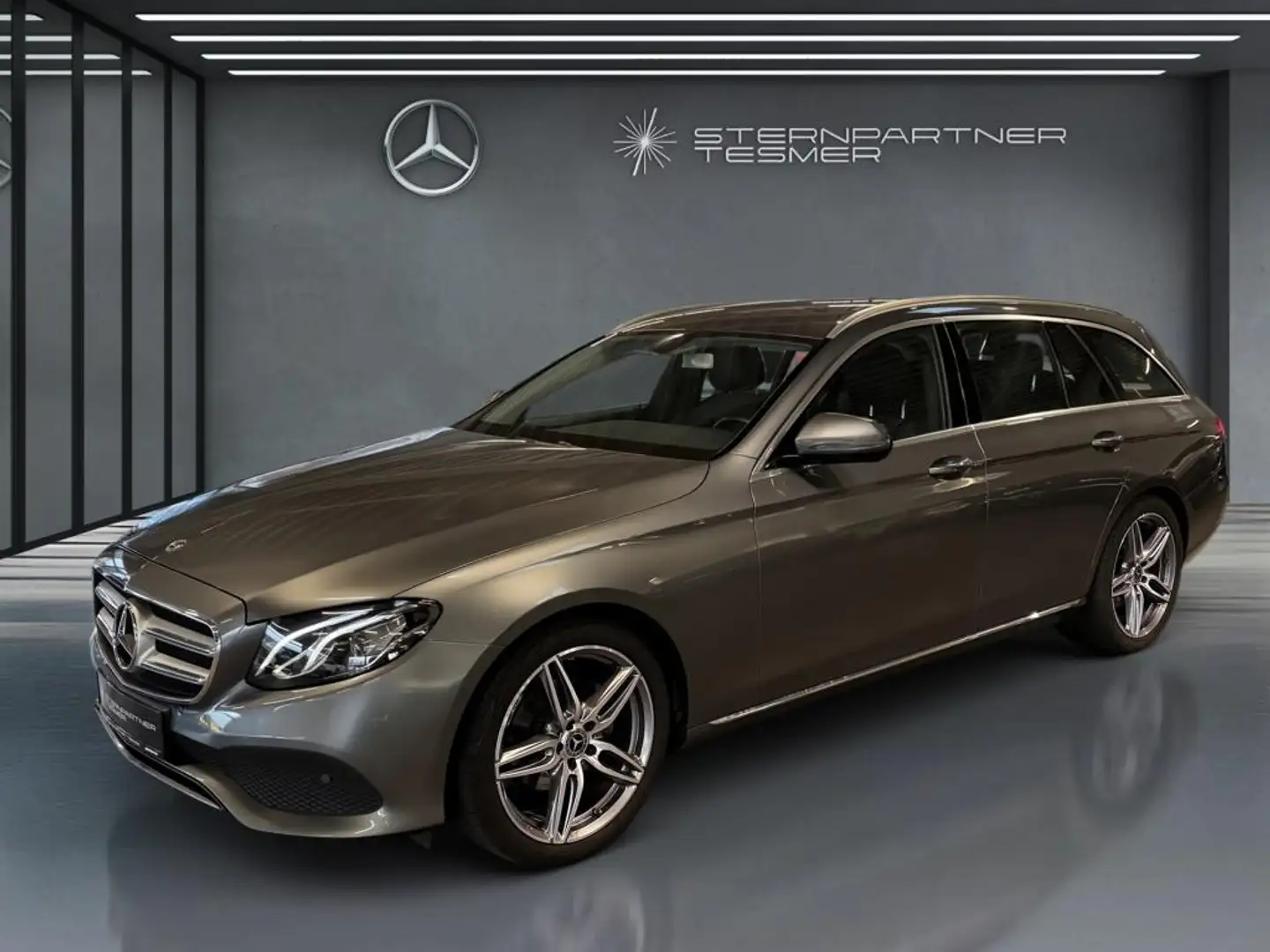 Mercedes-Benz E 200 T Avantgarde+MBUX+Ambiente+Totwinkel+AHK Grau - 1