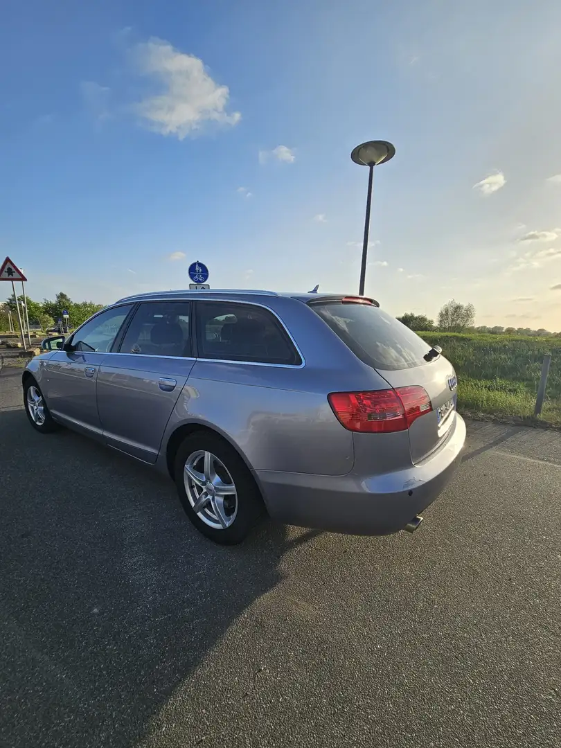 Audi A6 2.4 Grau - 2