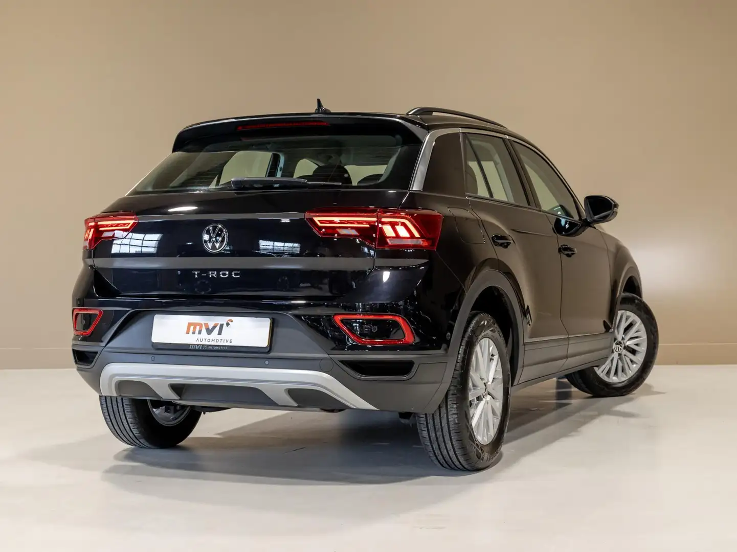 Volkswagen T-Roc 1.0 TSI Life / 110pk / Trekhaak / Achteruitrij cam Negro - 2