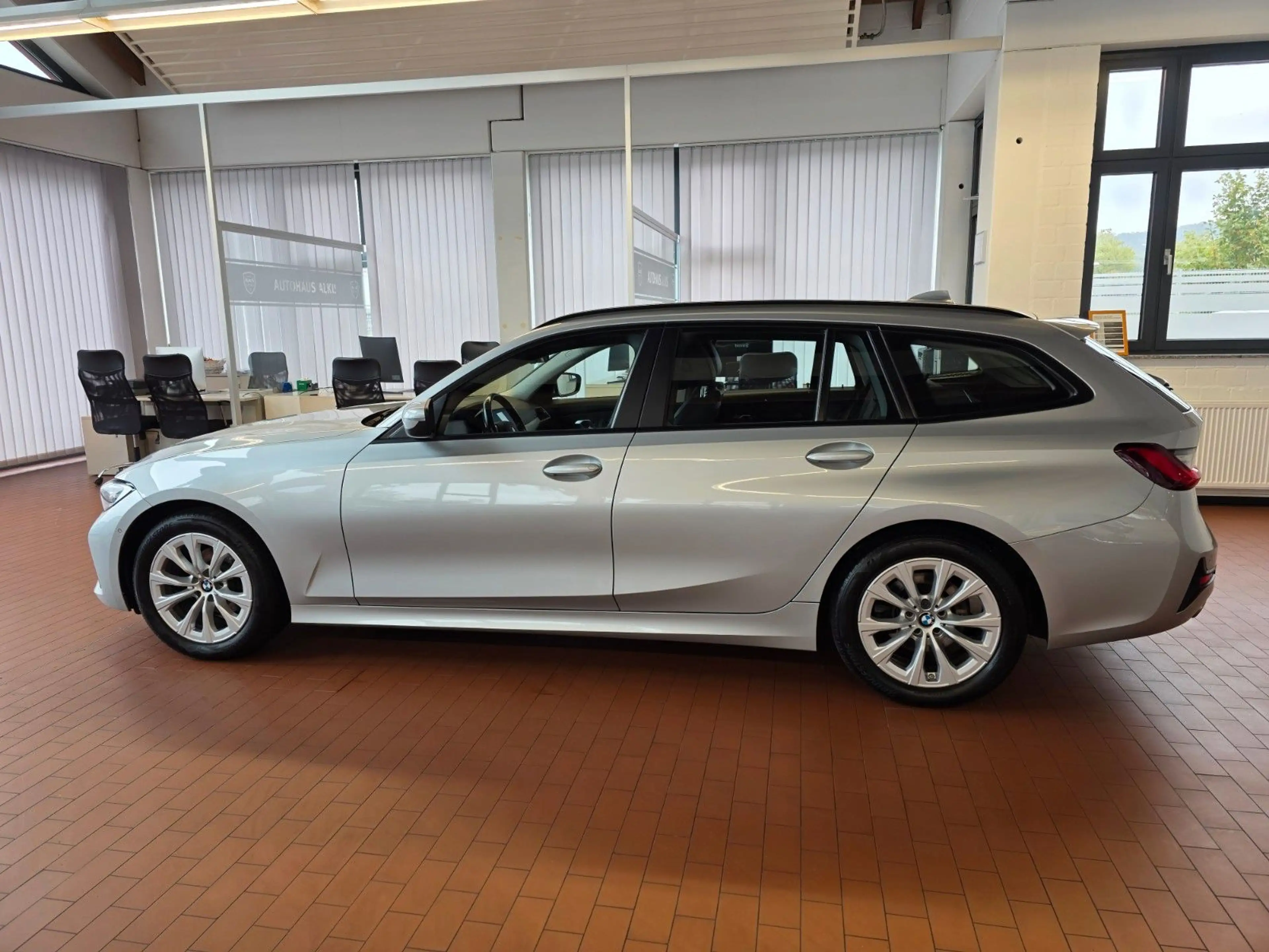 BMW 318 d Advantage+Virtuell Cockpit+ACC+LED+AHK — photo 7