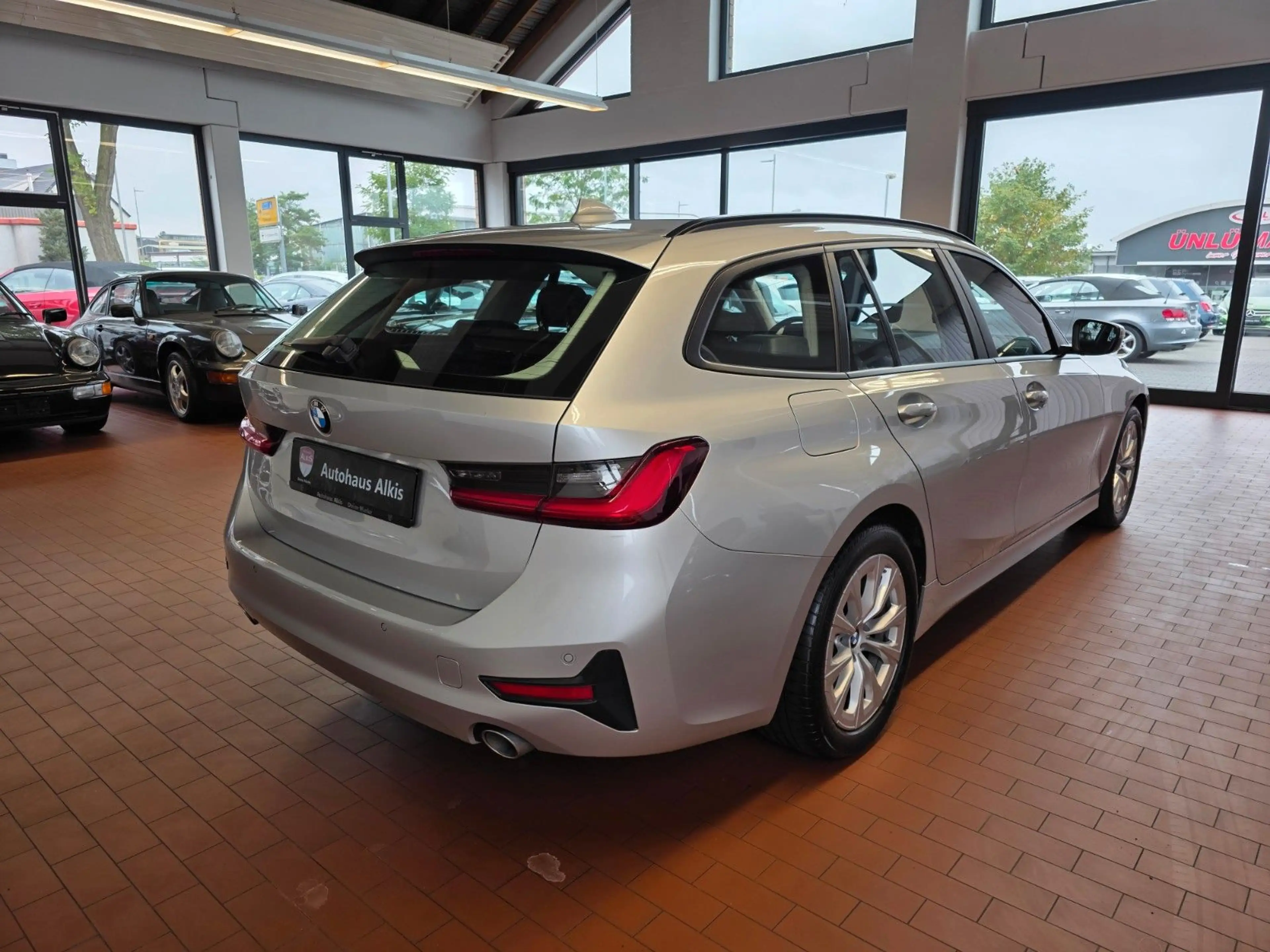 BMW 318 d Advantage+Virtuell Cockpit+ACC+LED+AHK — photo 8