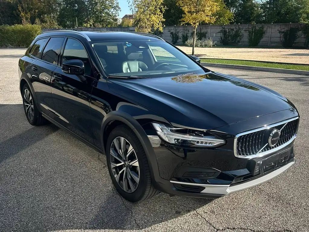 Volvo V90 Cross Country 2023 из Европы — купить под ключ