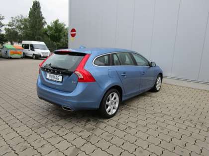Volvo V60 MOMENTUM SITZHEIZUNG PARKSENSORIK SCHIEBEDACH 6 GA