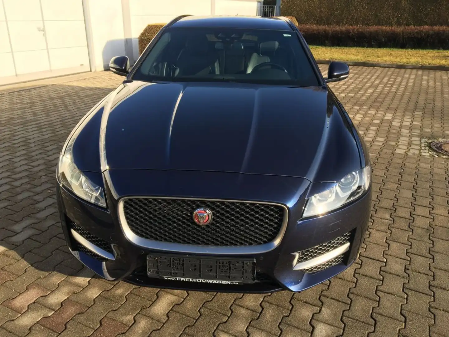 Jaguar XF 25d AWD Sportbrake  Aut. Blau - 1