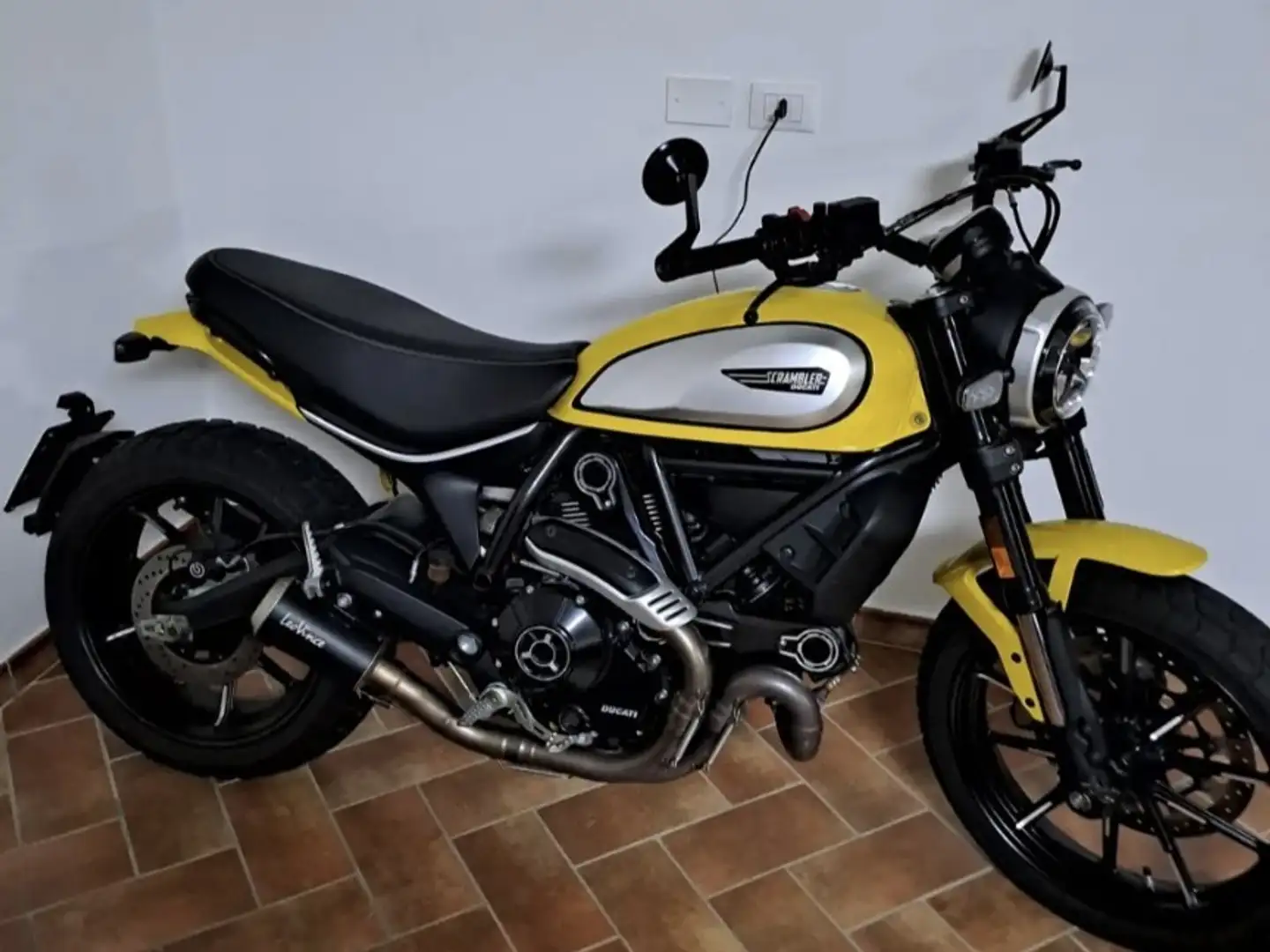 Ducati Scrambler icon 800 žuta - 1