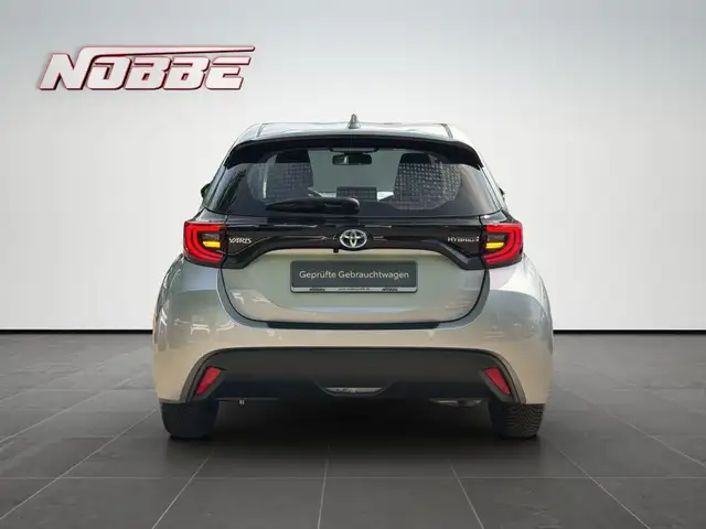Toyota Yaris view 4