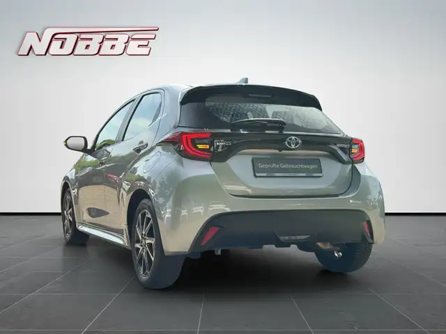 Toyota Yaris view 3