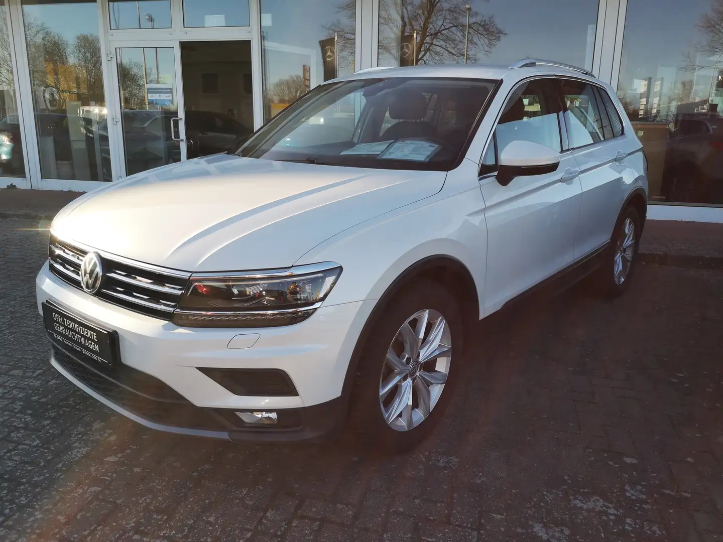 Volkswagen Tiguan Comfortline - AHK / Navi/ LED/ Winter-/Chrompaket Білий - 1