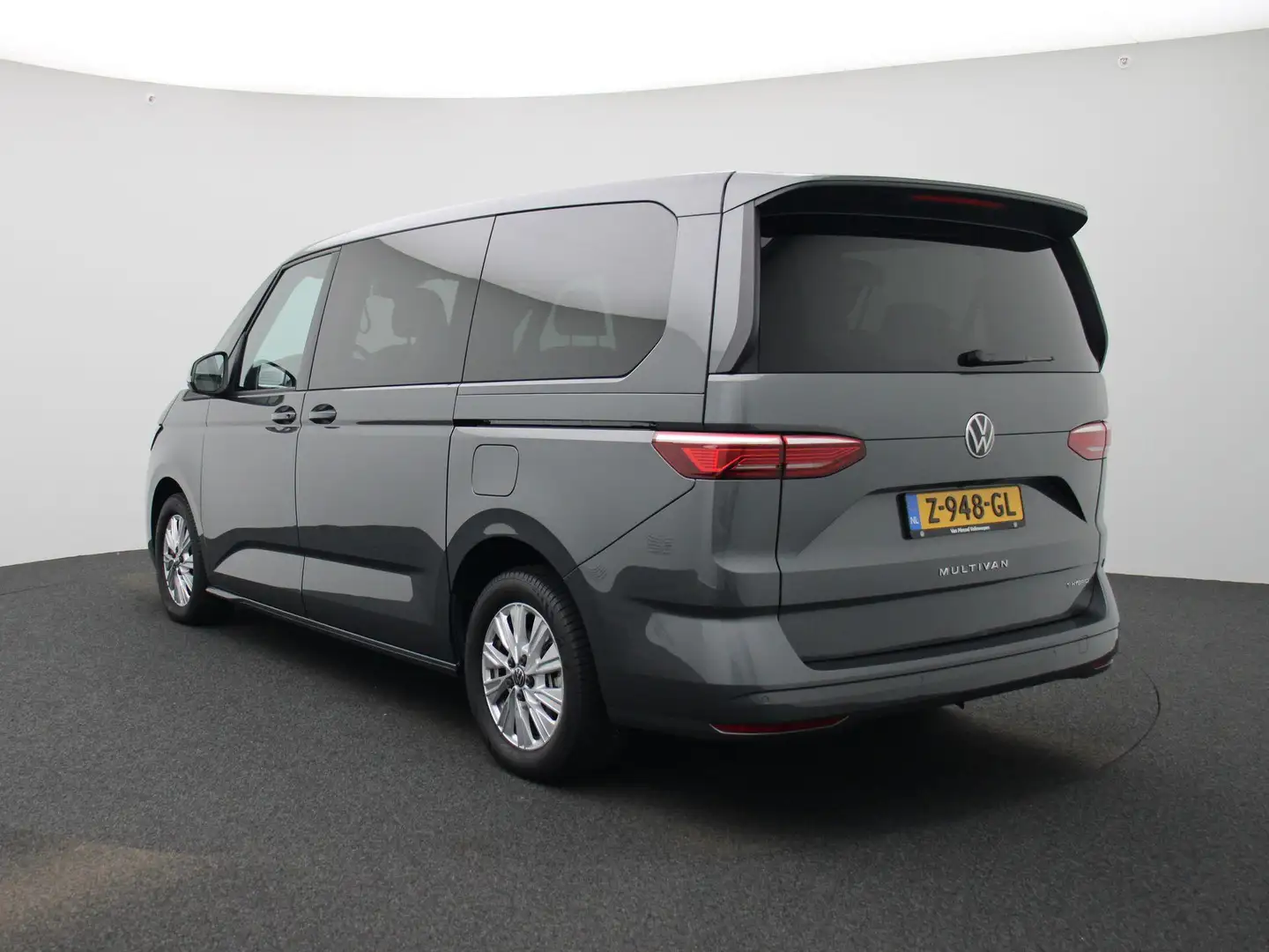 Volkswagen T7 Multivan 1.4 eHybrid L2 Life Edition 150 PK | Airco | 7 Zit Grau - 2