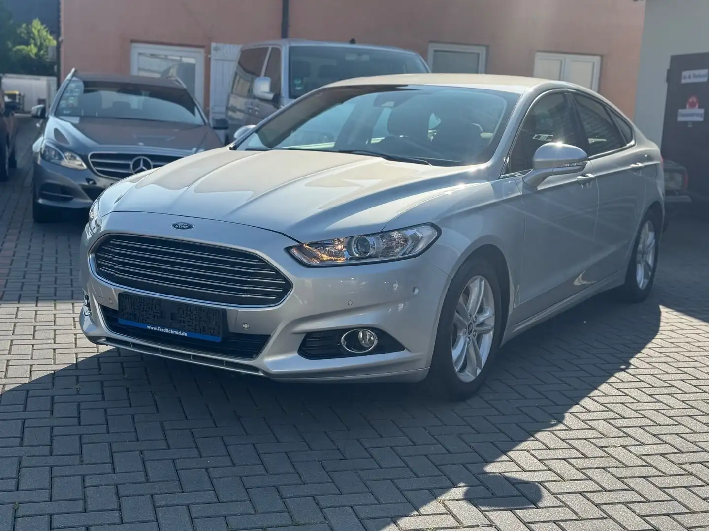 Ford Mondeo Lim. Titanium*30TKM*1HAND*AUTOMATIK*TOP* Stříbrná - 1