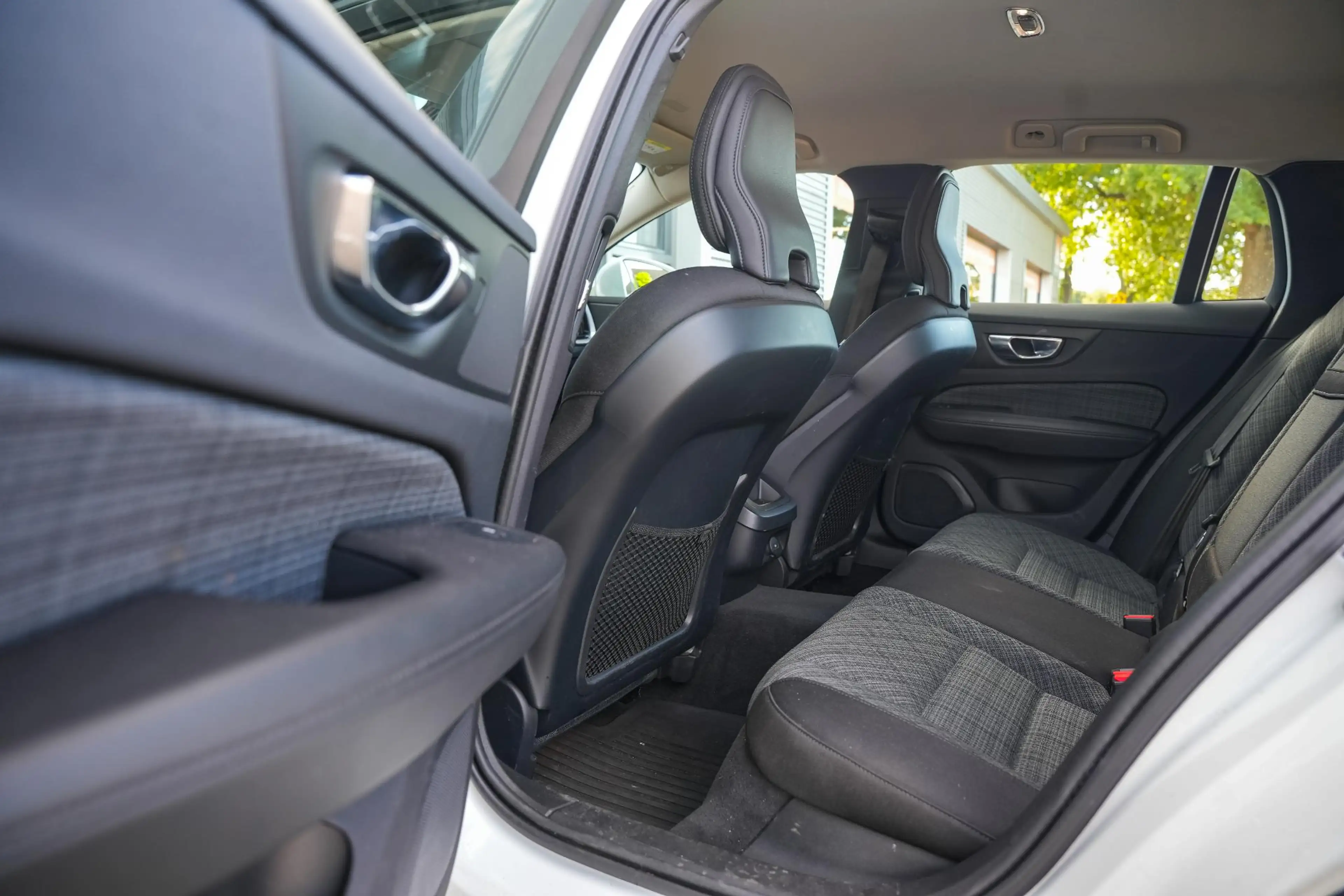 Volvo V60 Cross Country 2.0 B5 AWD Pro Adaptieve Cruise Keyless Memory 18' — photo 11