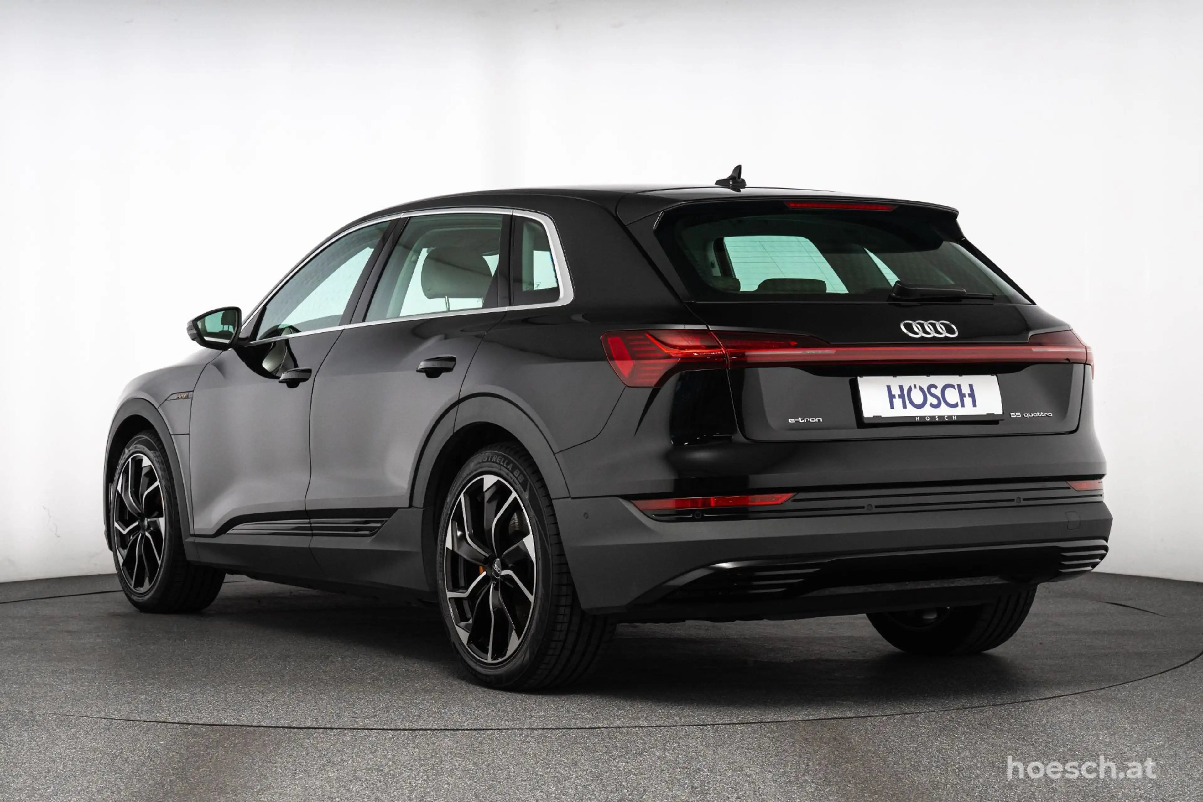 Audi e-tron 55 quattro HEAD-UP LEDER ACC -64% — photo 4