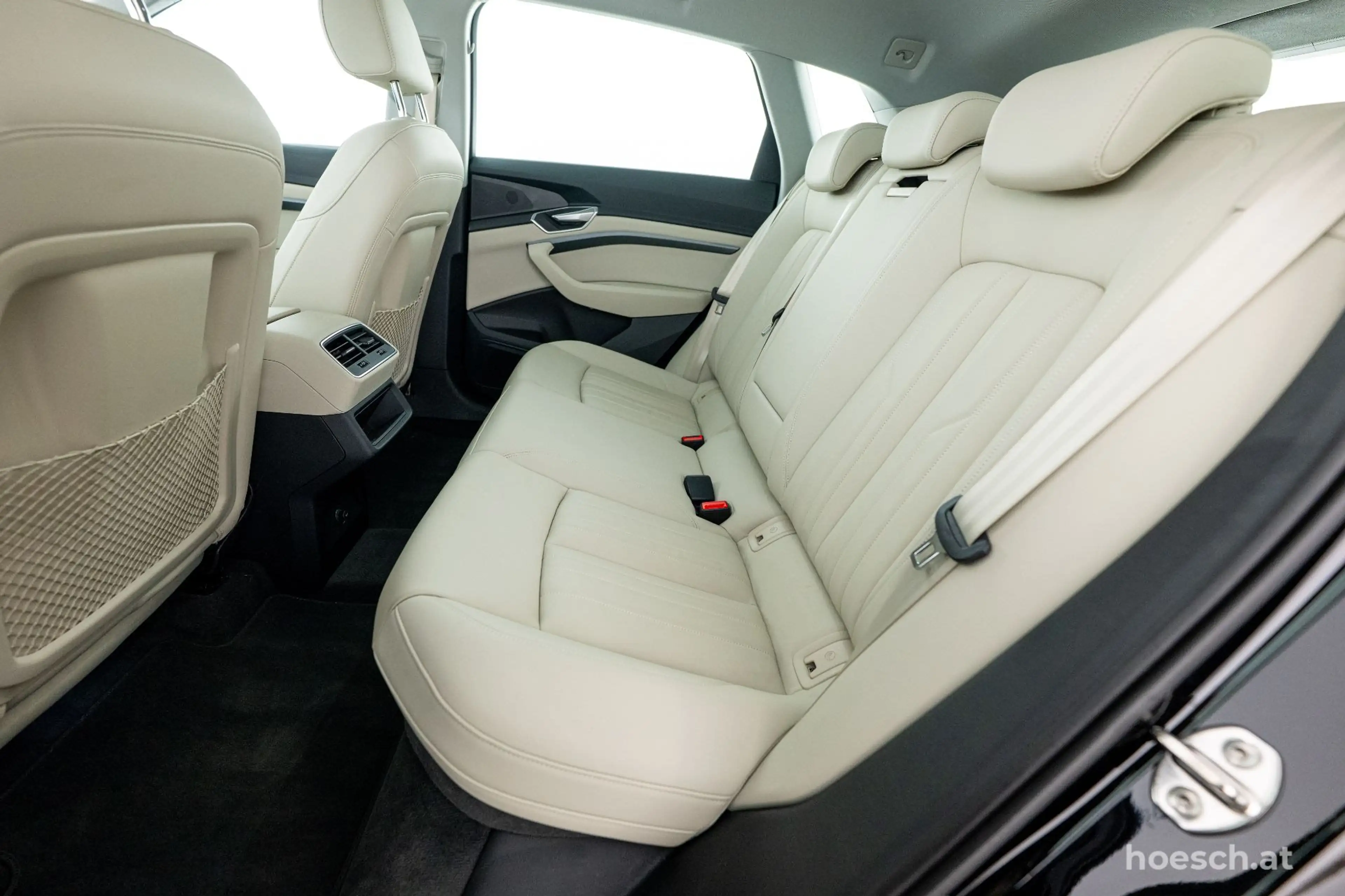 Audi e-tron 55 quattro HEAD-UP LEDER ACC -64% — photo 7