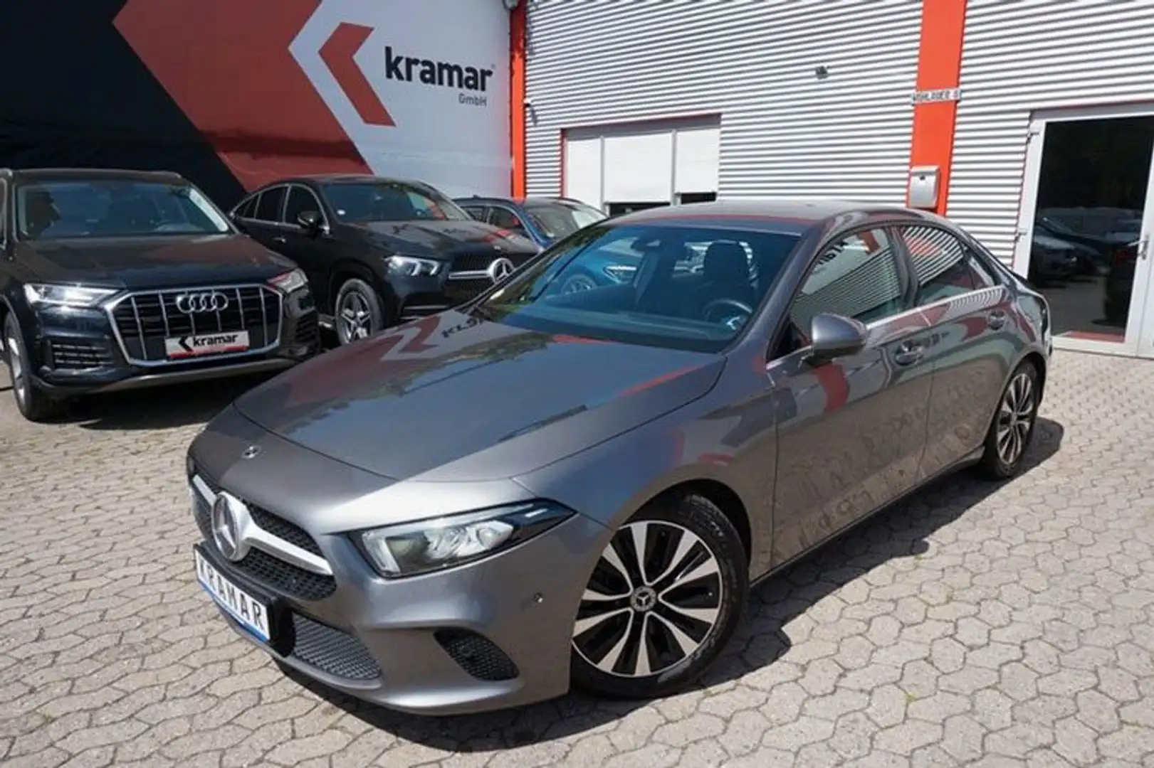 Mercedes-Benz A 180 d Limousine 8G-Tronic Style Kamera/LED Grau - 1