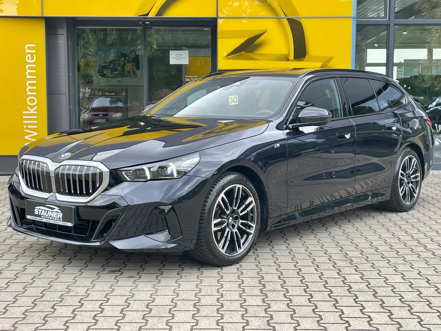 BMW 520 d Touring M Sport *H&K*360°KAM*AHK*HEAD UP*ACC* Negru - 2