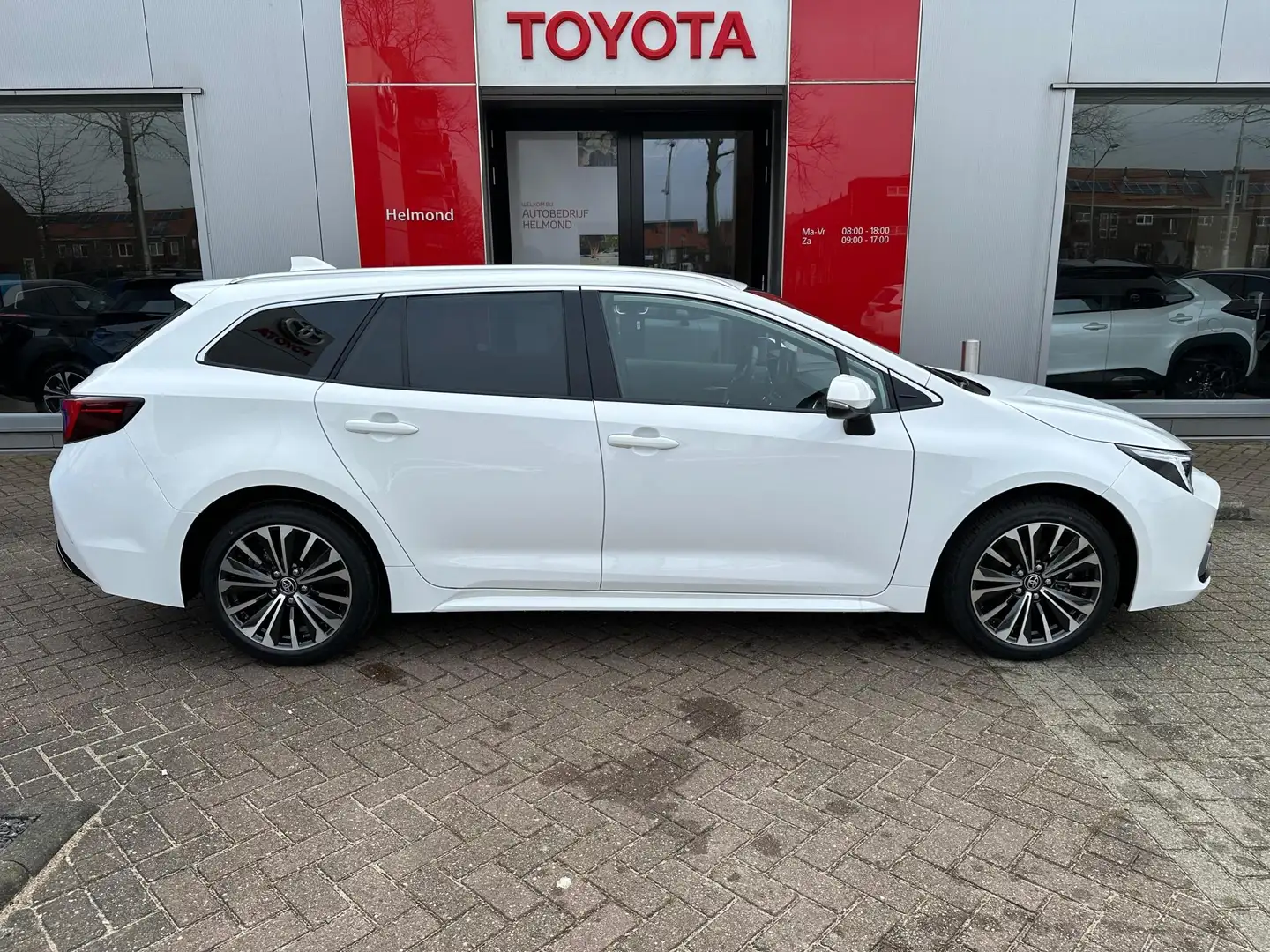 Toyota Corolla Touring Sports 2.0 High Power Hybrid First Edition Wit - 2