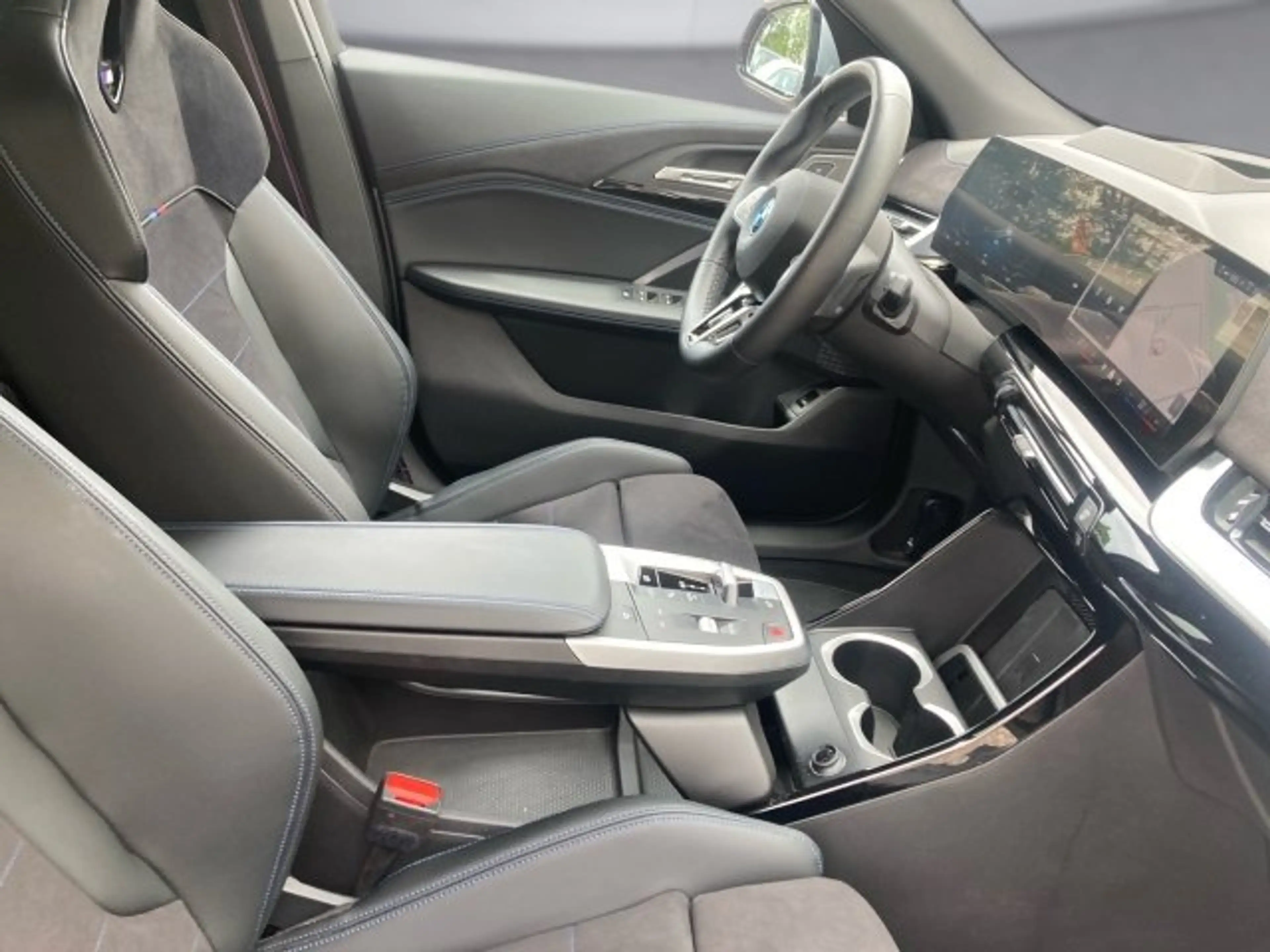 BMW iX2 xDrive30 U10 — photo 11