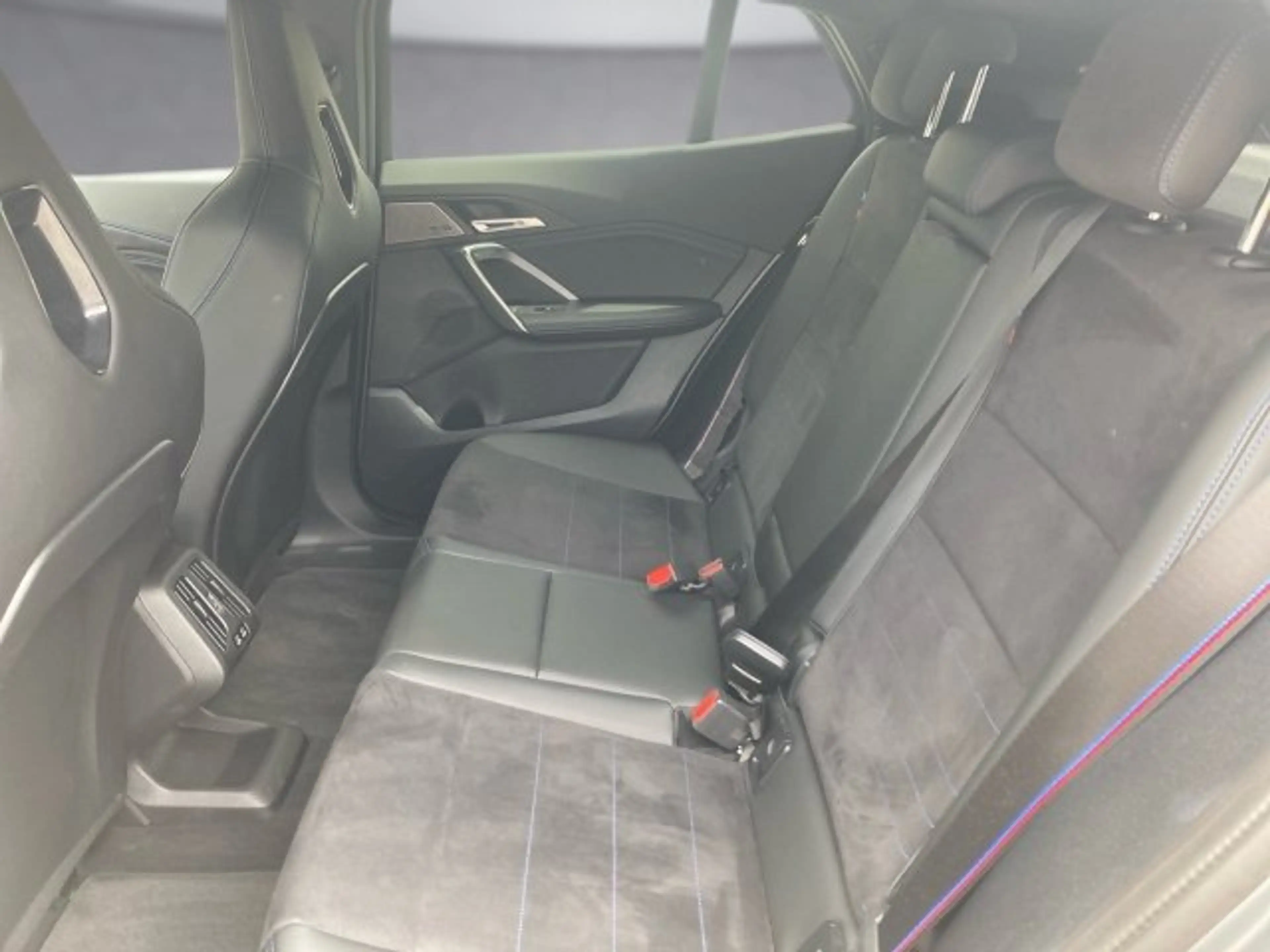 BMW iX2 xDrive30 U10 — photo 12