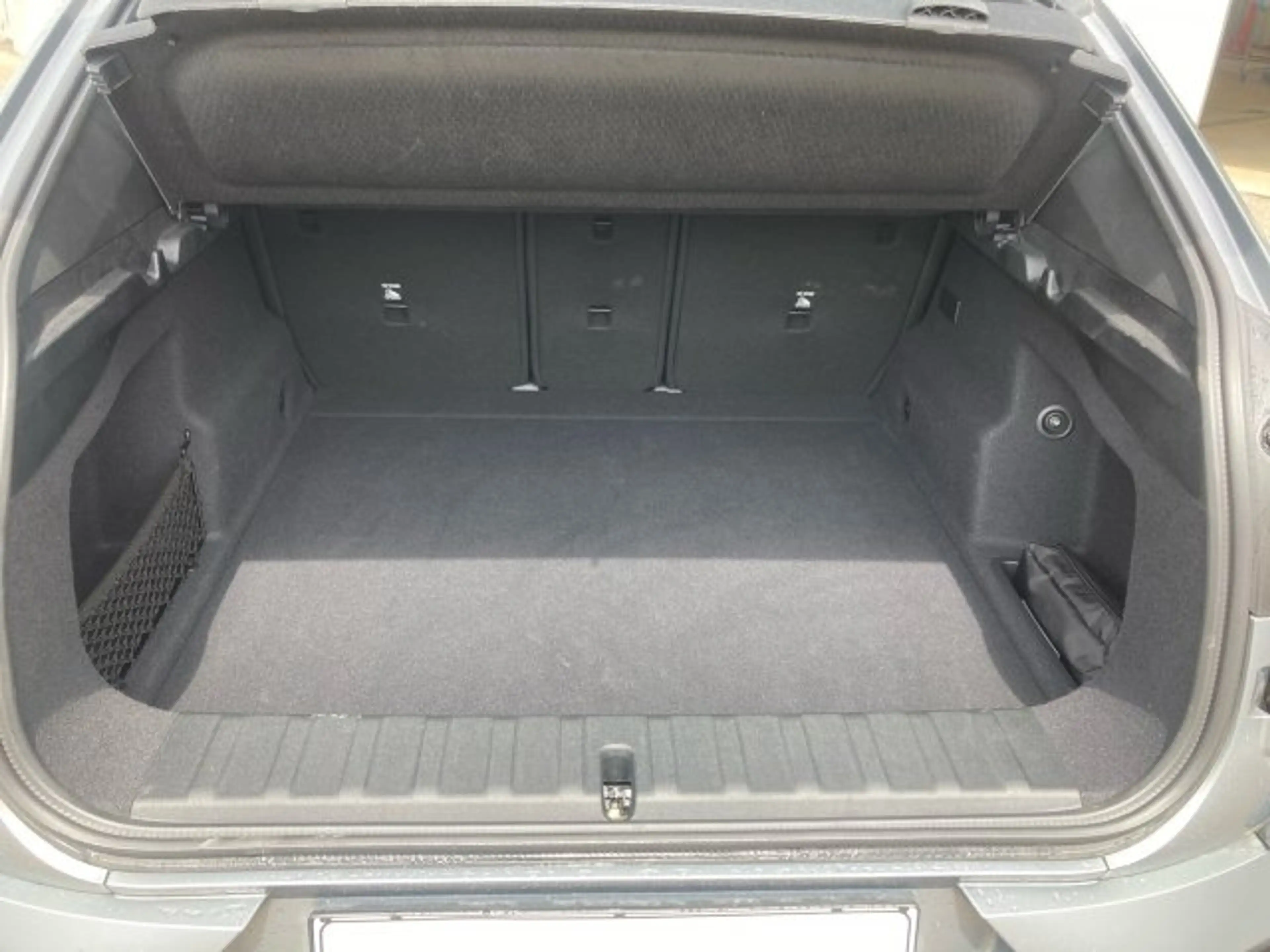 BMW iX2 xDrive30 U10 — photo 13