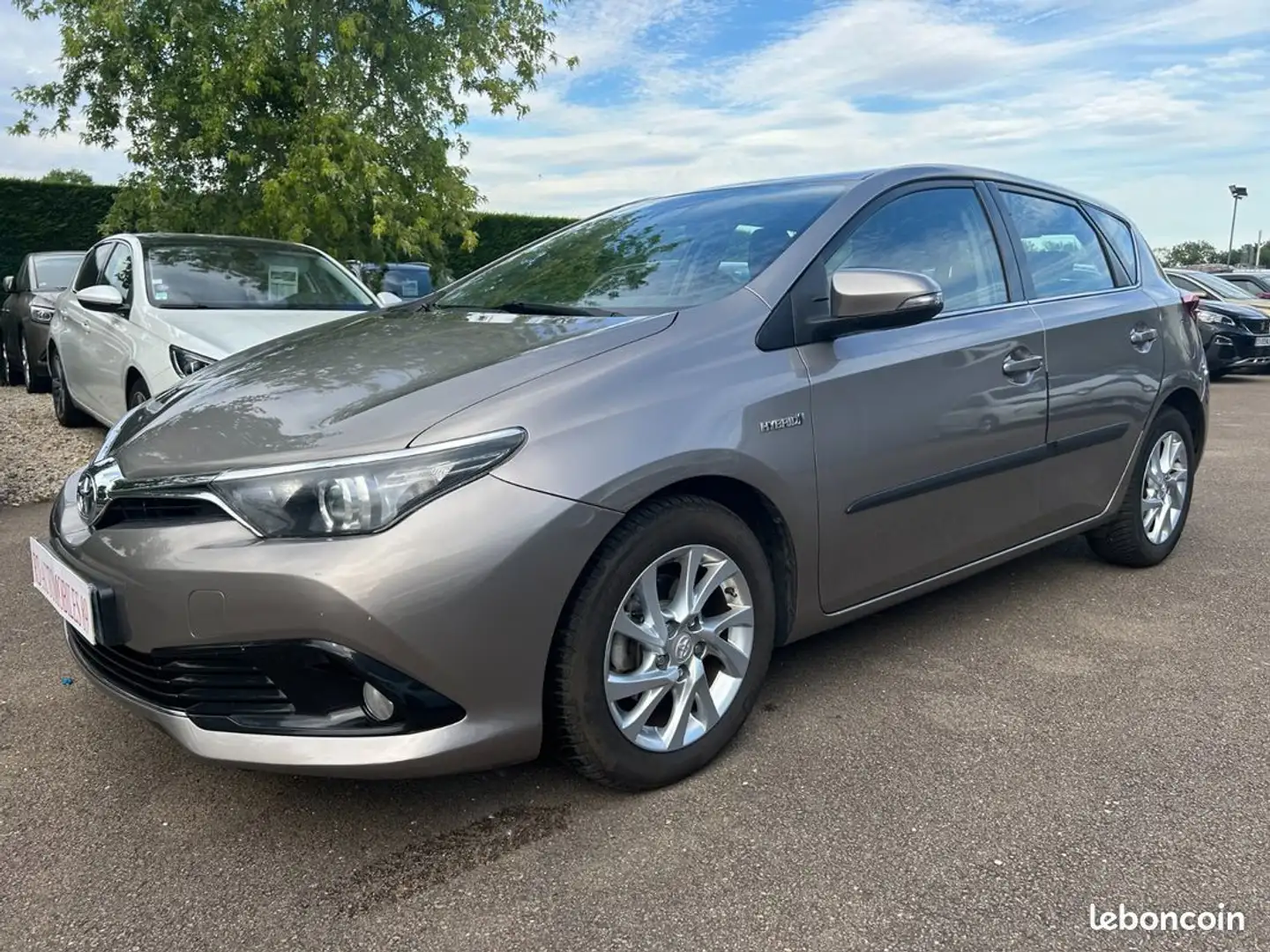 Toyota Auris 1.8 136 CH Hybrid Dynamic CVT Beige - 1