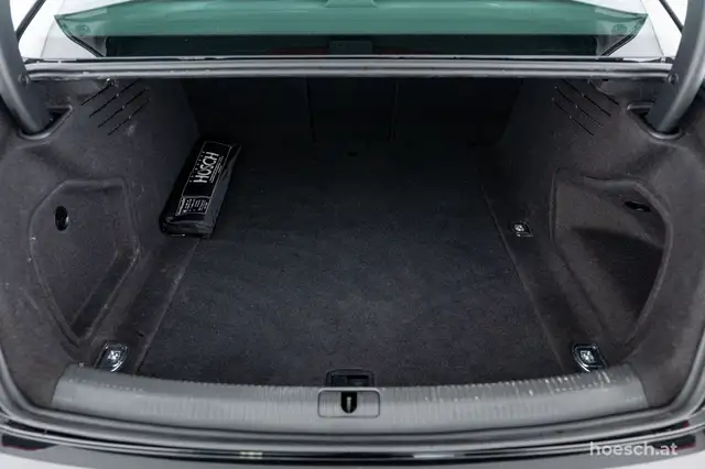 Audi A4 view 8