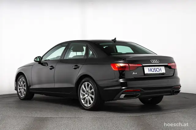 Audi A4 view 4
