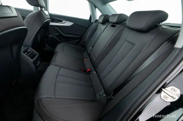 Audi A4 view 7