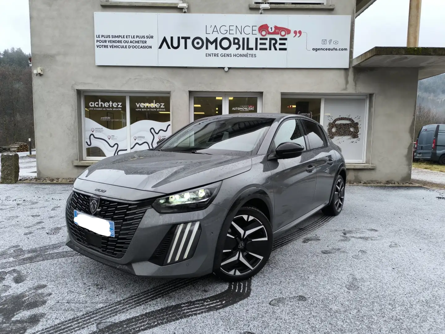 Peugeot e-208 1.2  HYBRID 100 GT E-DCS6 Grau - 1