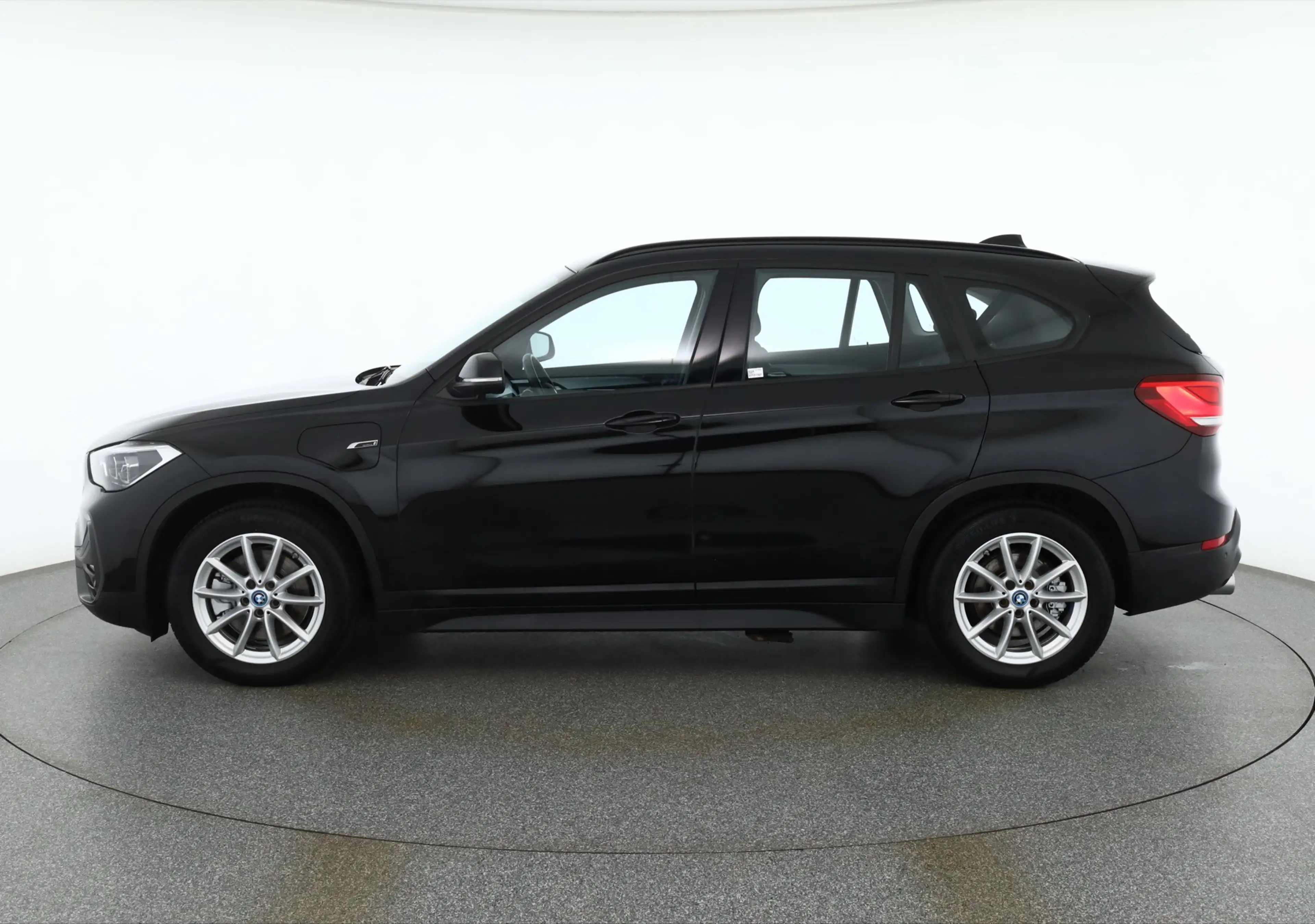 BMW X1 xDrive 25e Advantage LED Navi AHK Winterpaket — photo 2