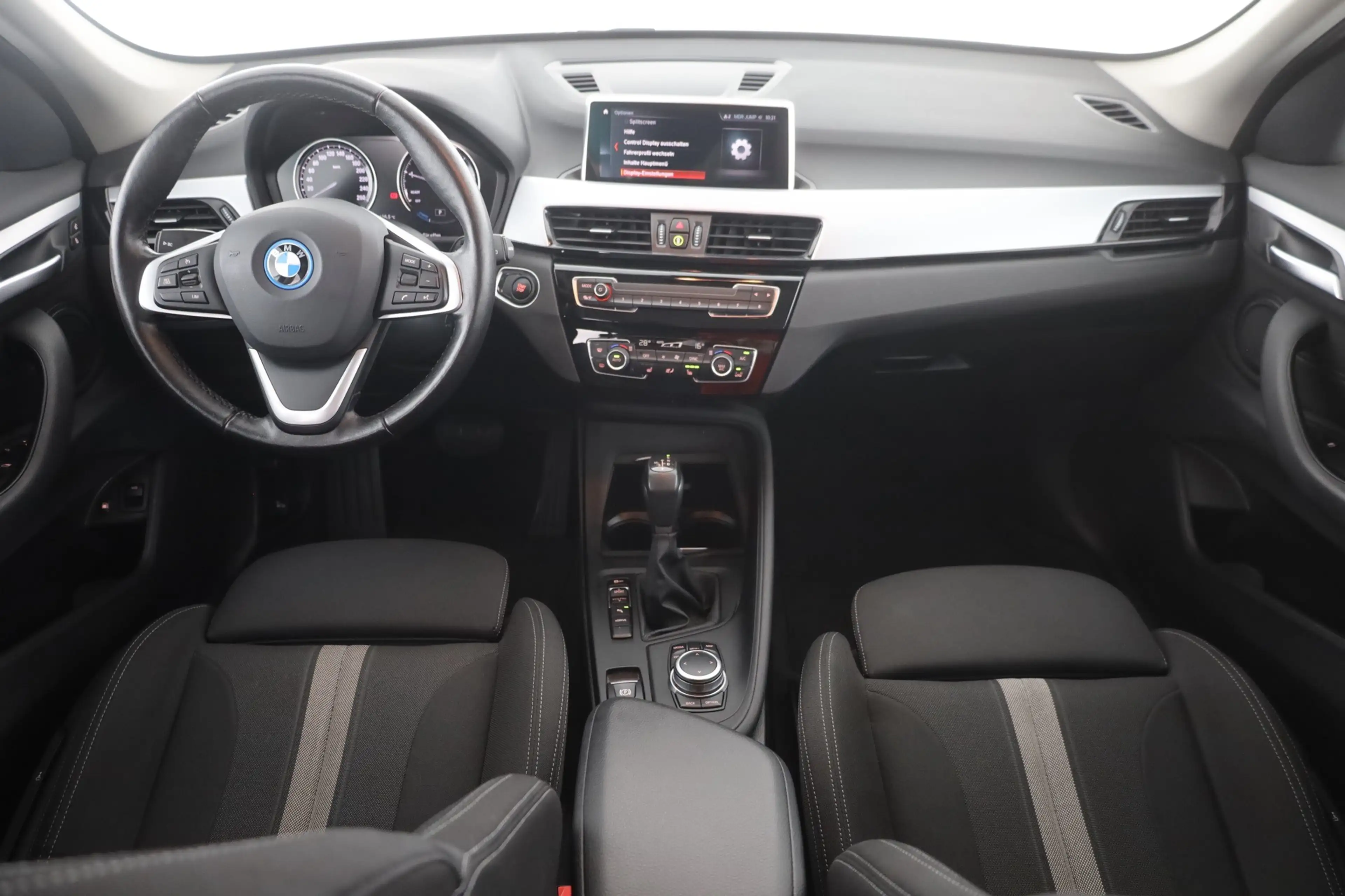BMW X1 xDrive 25e Advantage LED Navi AHK Winterpaket — photo 9