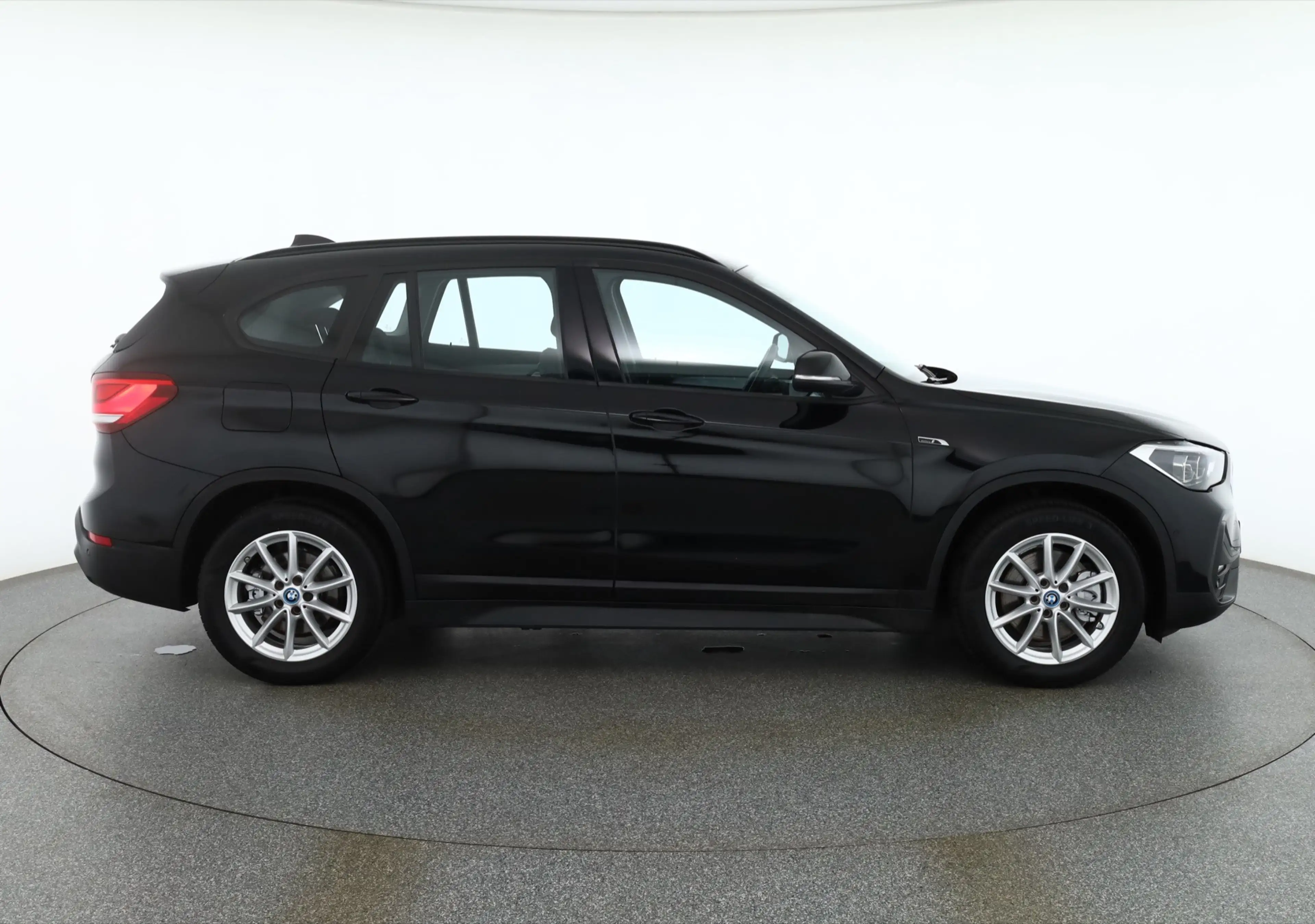 BMW X1 xDrive 25e Advantage LED Navi AHK Winterpaket — photo 6