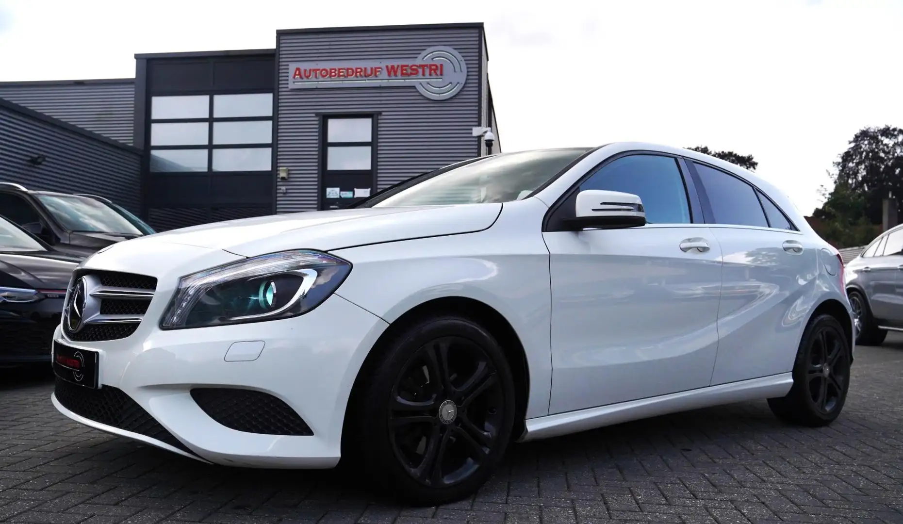 Mercedes-Benz A 180 Ambition - Stoelverwarming - Navi Wit - 1